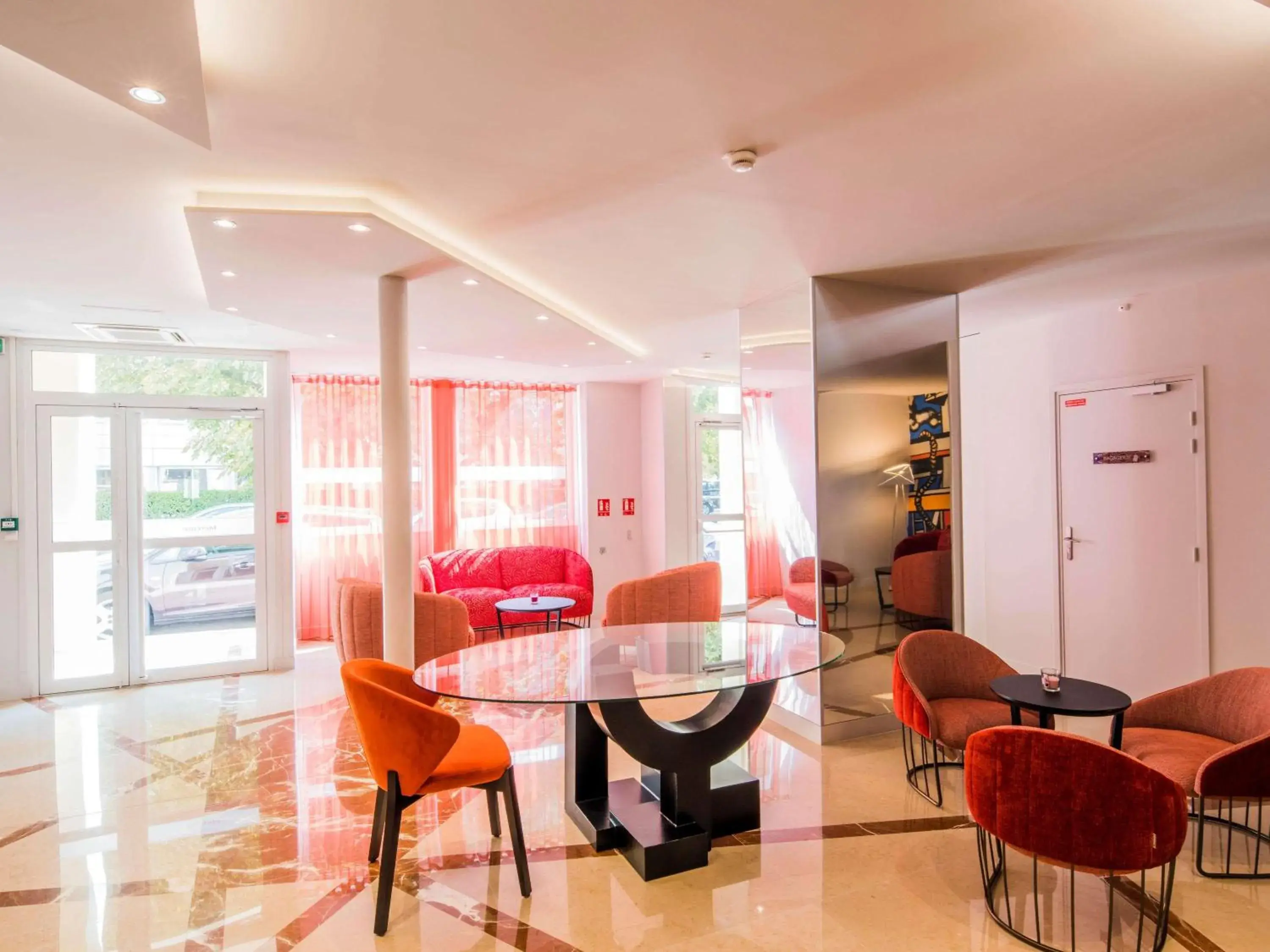 Property building in Mercure Paris Pont de Levallois Neuilly