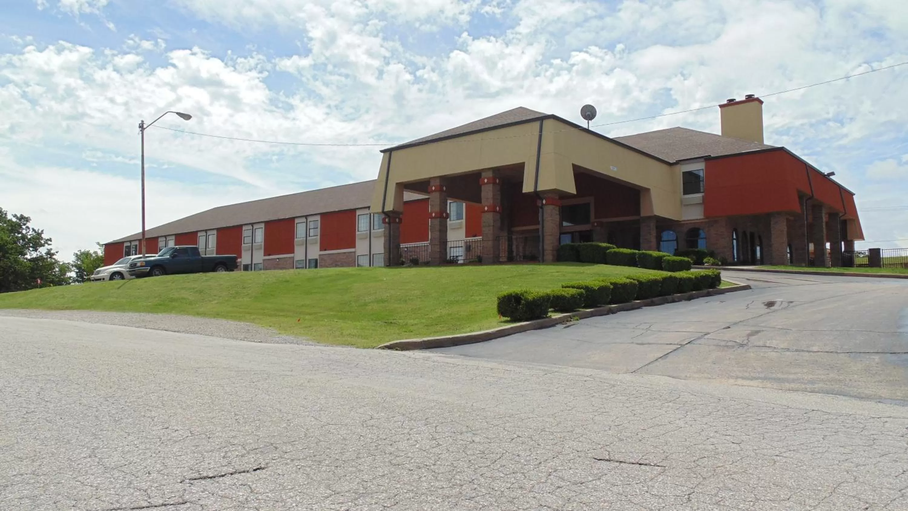 Facade/entrance in Super 8 by Wyndham Sapulpa/Tulsa Area