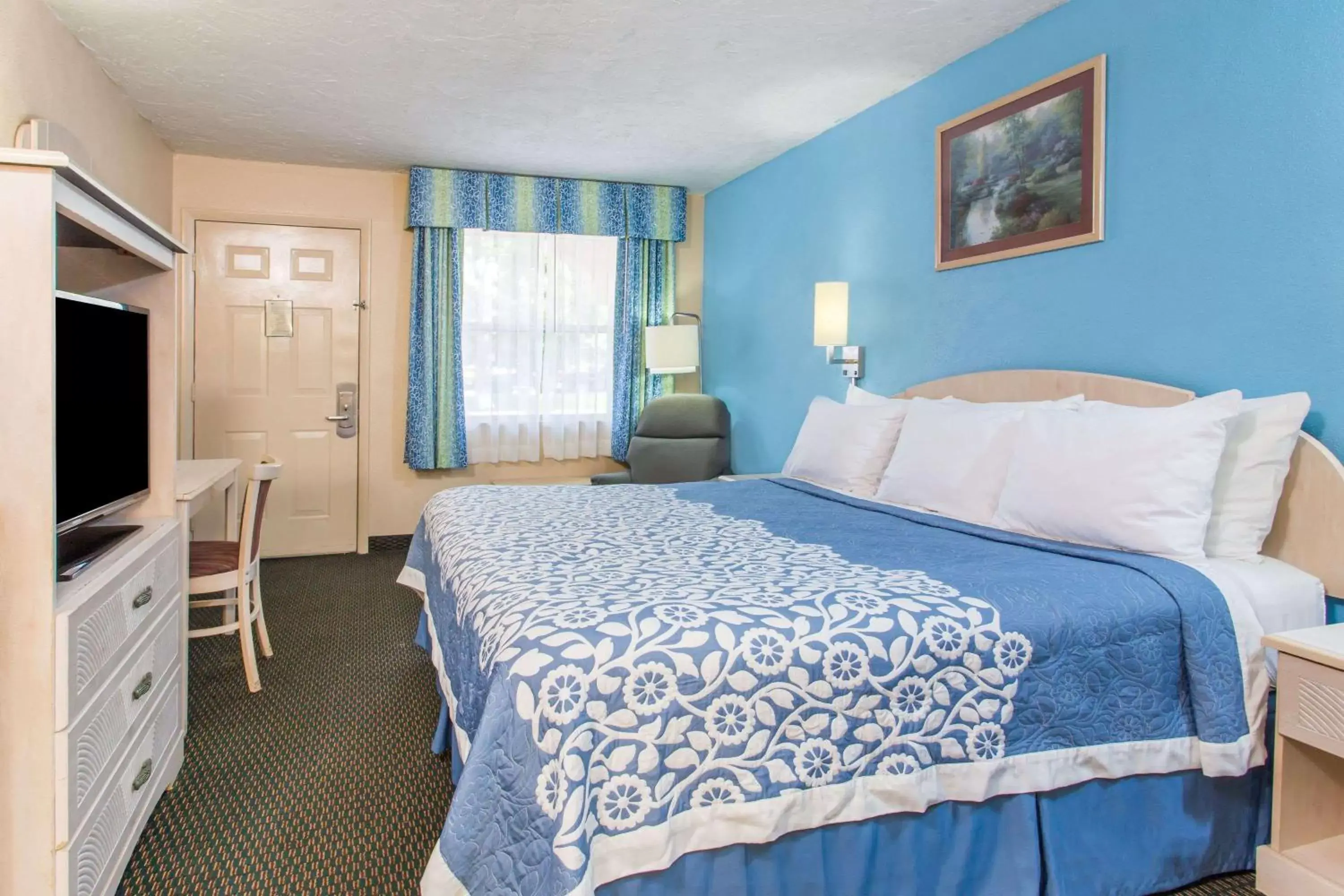Photo of the whole room, Bed in Days Inn by Wyndham Bradenton I-75
