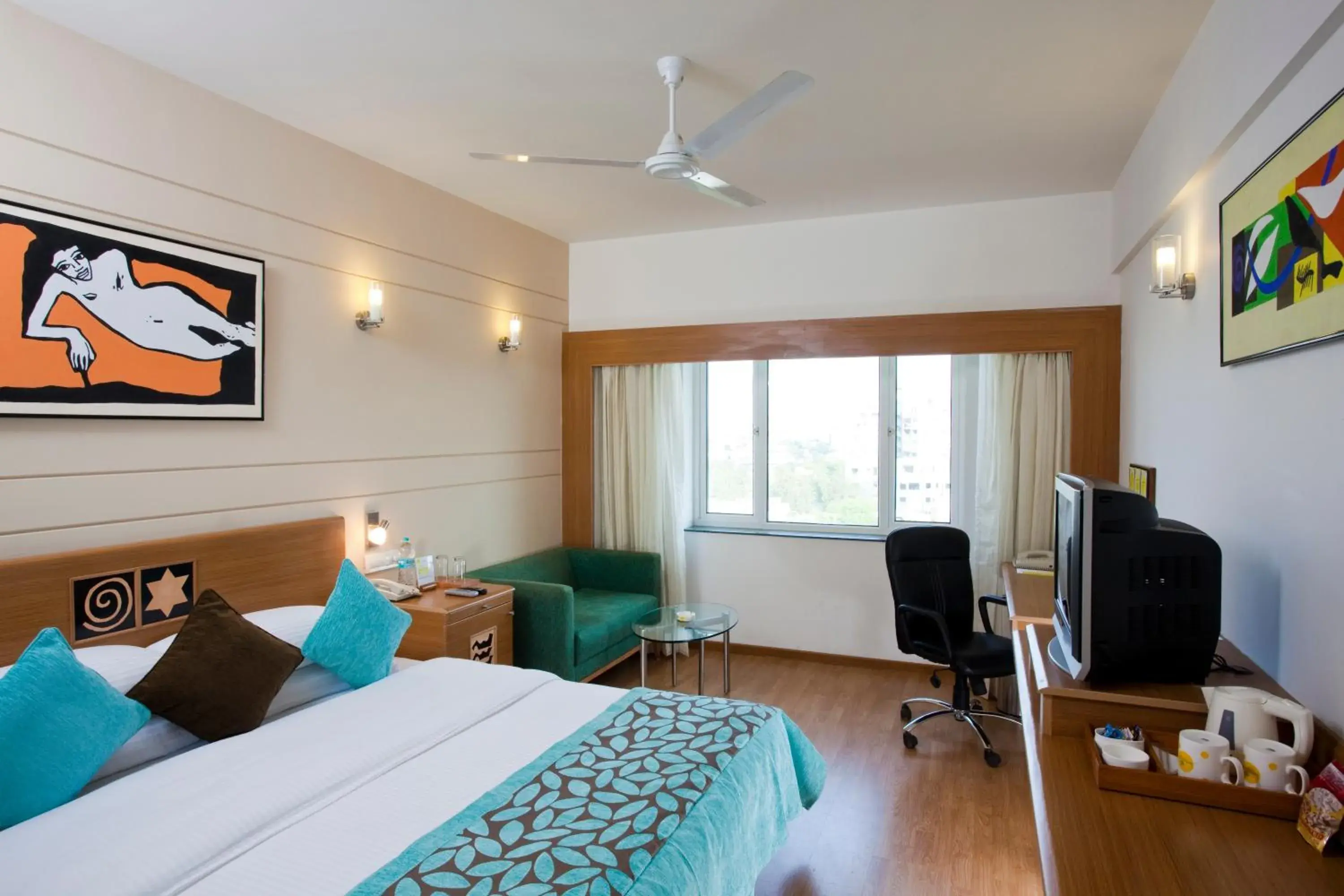 Bedroom, TV/Entertainment Center in Lemon Tree Hotel, Ahmedabad