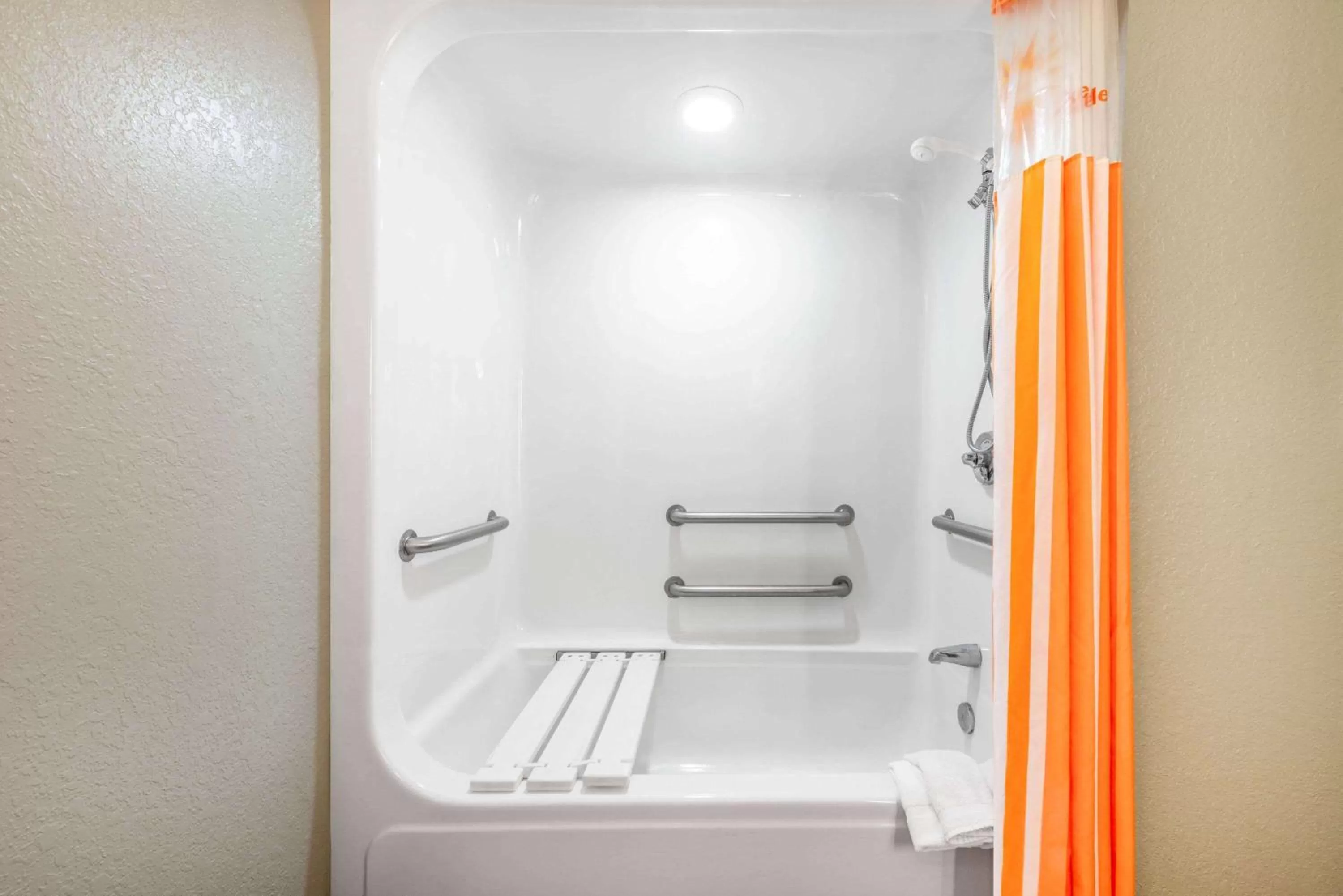 Bathroom in La Quinta by Wyndham St. Petersburg Northeast *Newly Renovated