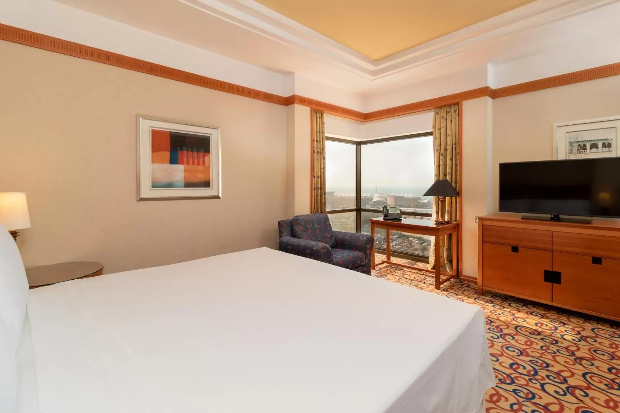 Photo of the whole room, Bed in Holiday Inn Kuwait, an IHG Hotel