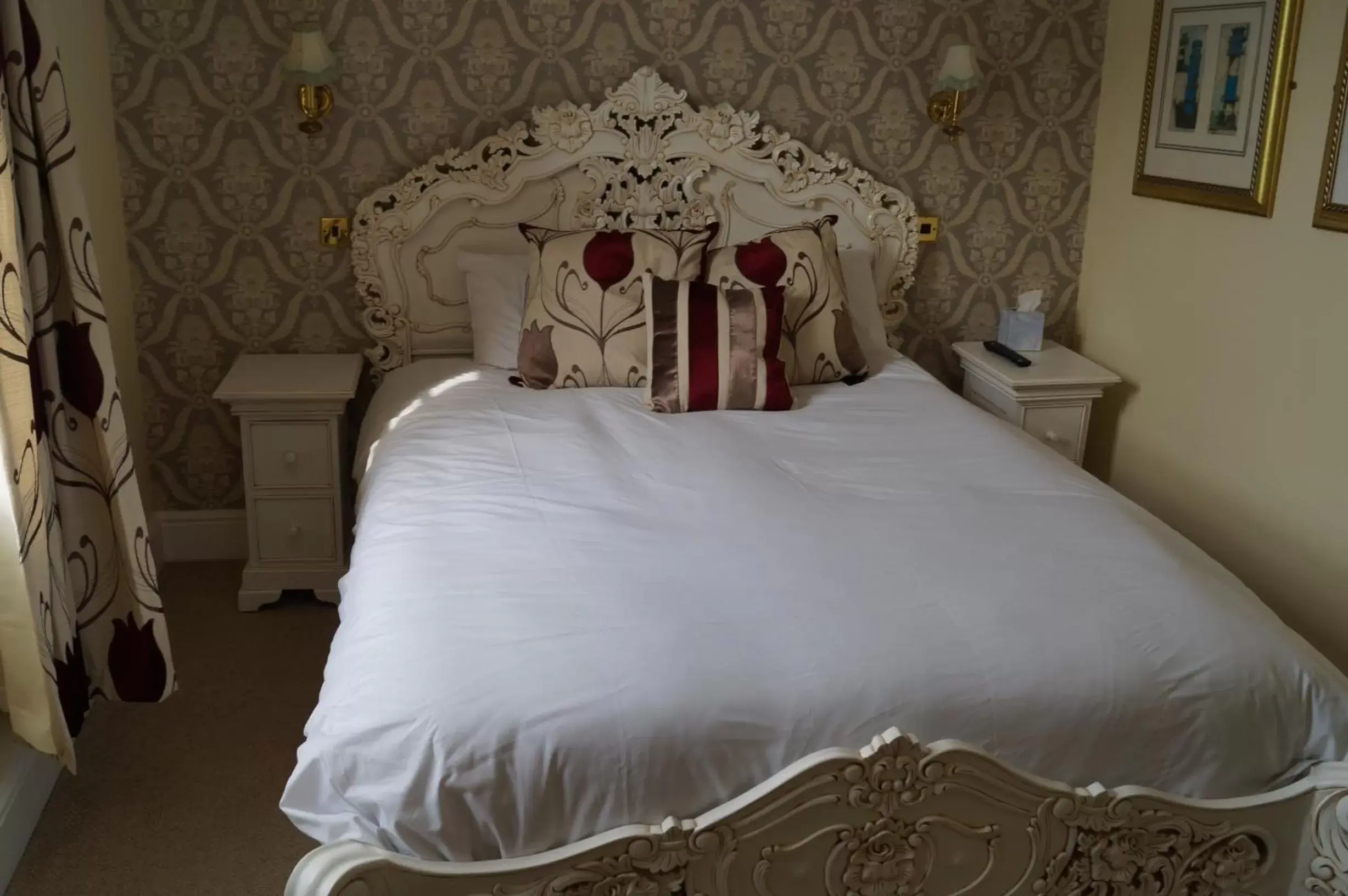 Bedroom, Bed in The Angel Hotel