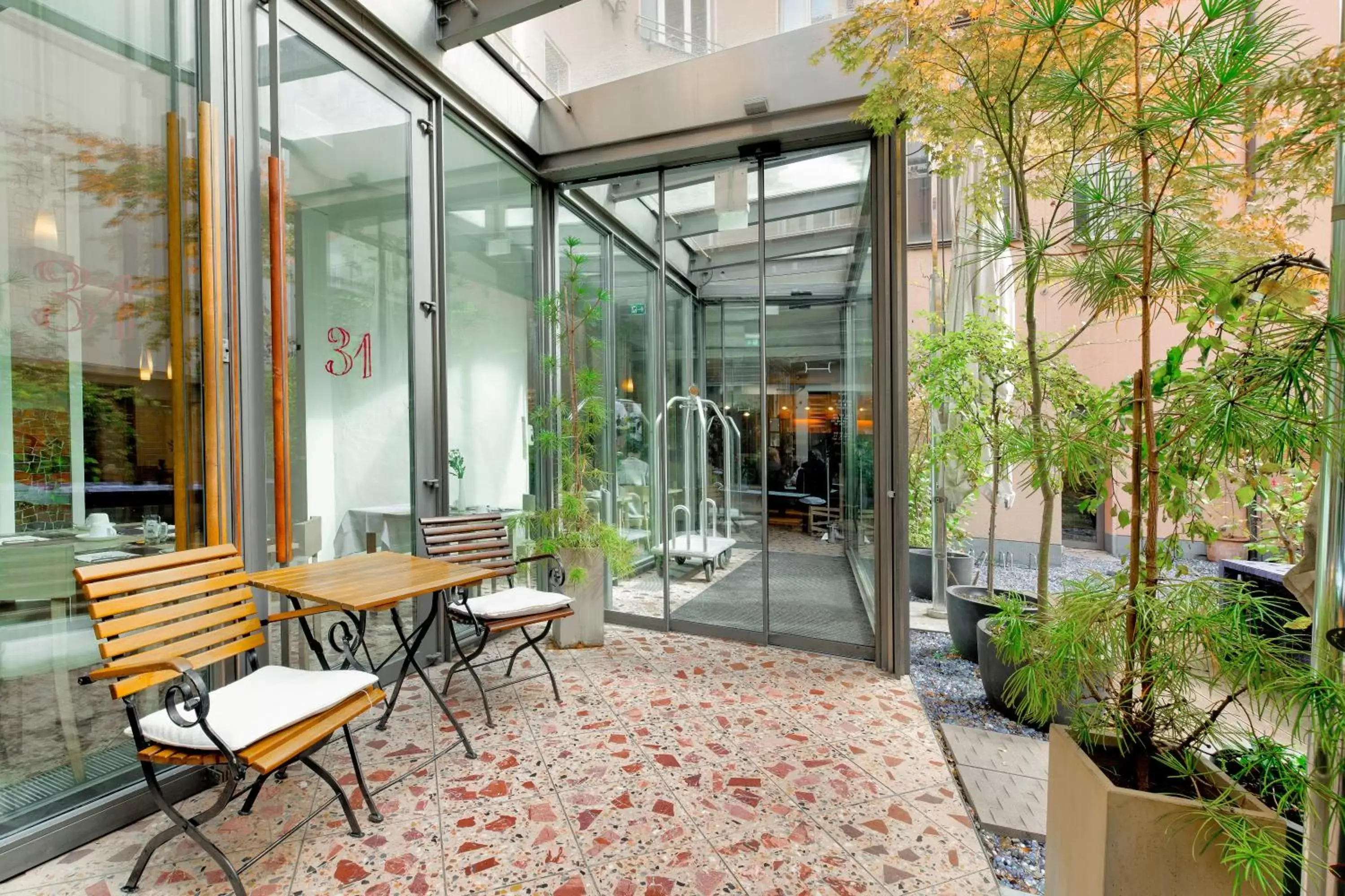 Patio in Hotel Bleibtreu Berlin by Golden Tulip