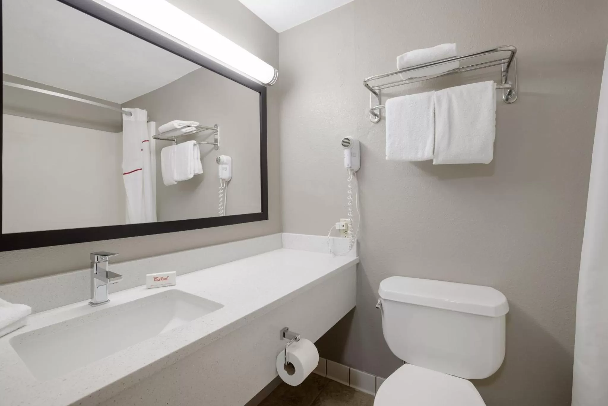 Bathroom in Red Roof Inn Weedsport