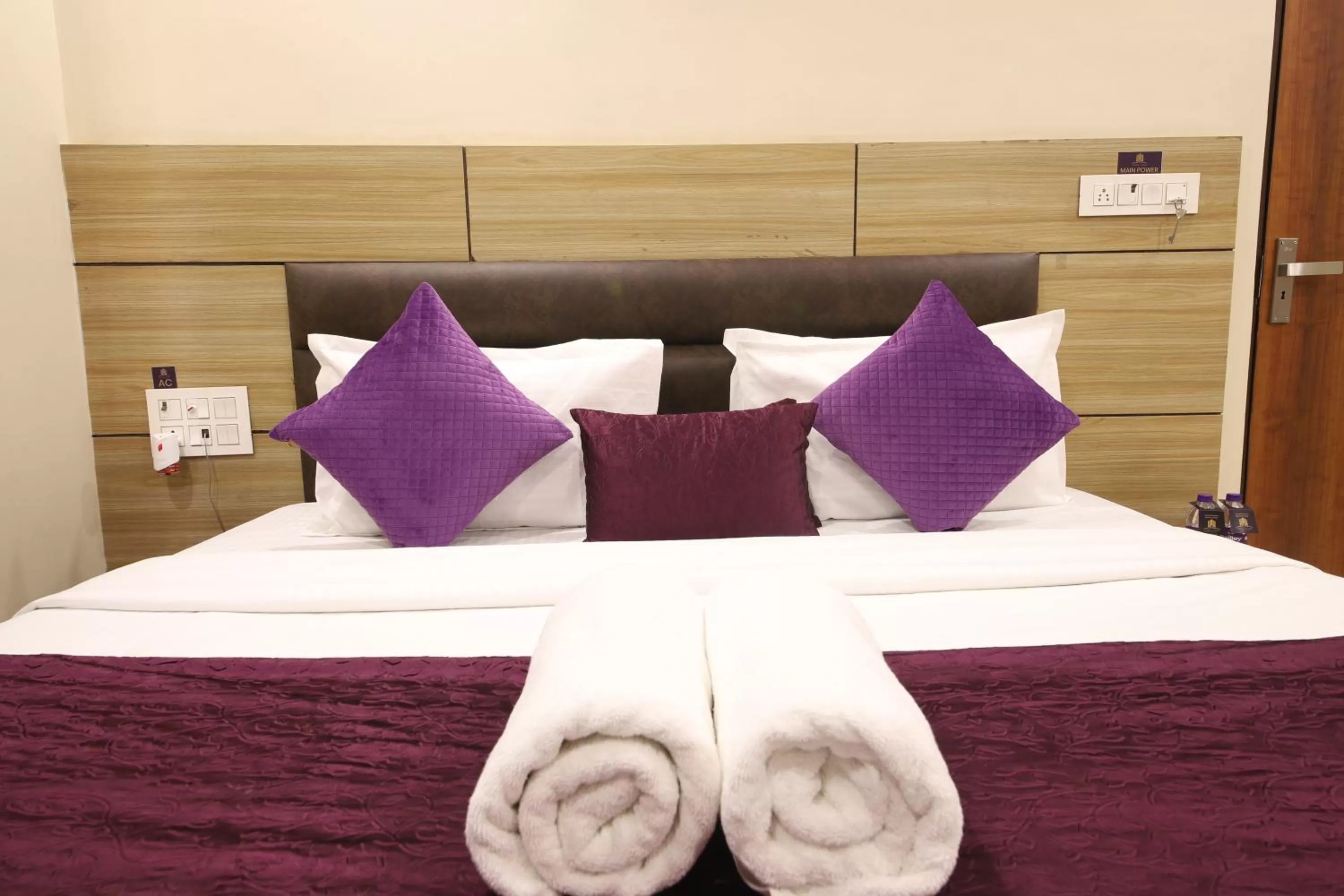Bed in Perfect Stayz Dwarkesh - Hotel Near Haridwar Railway station