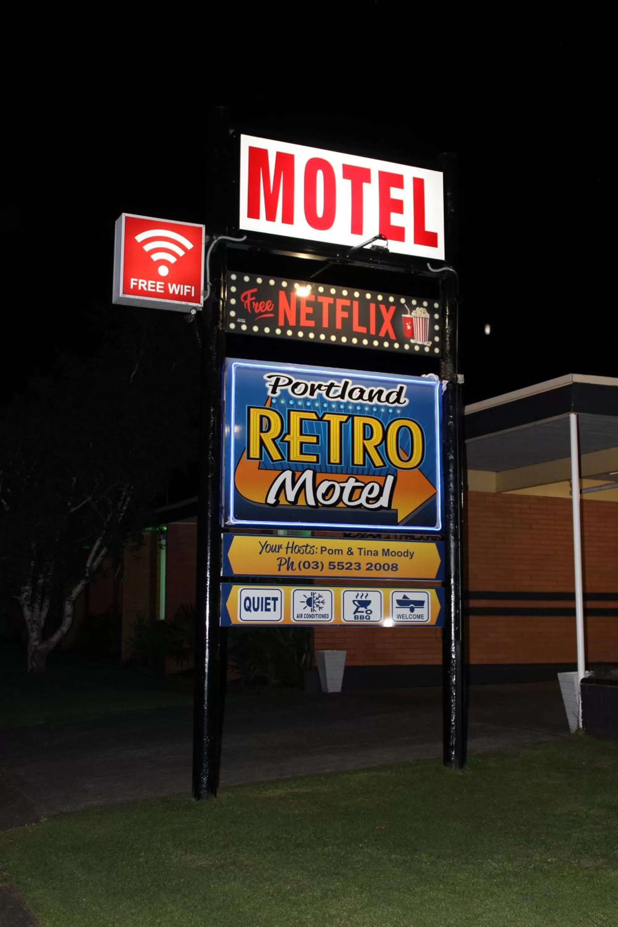 Property logo or sign in Portland Retro Motel