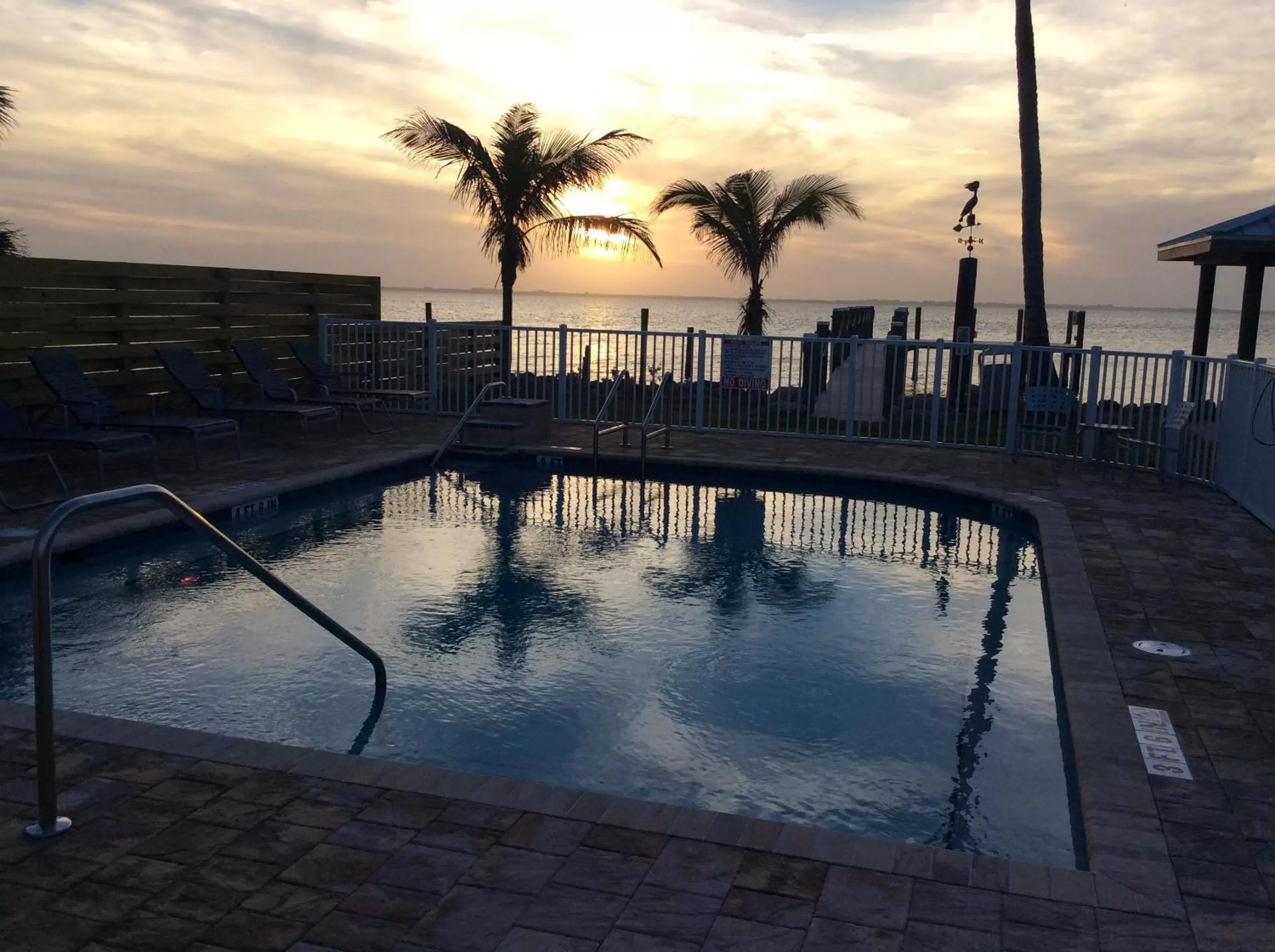 River view, Sunrise/Sunset in Lost Inn Paradise