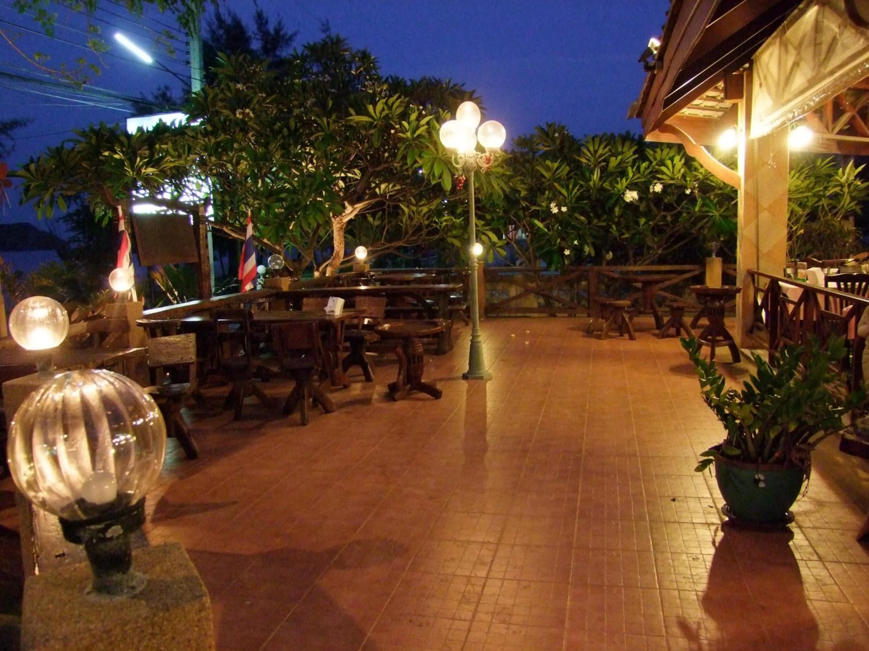 Restaurant/places to eat in Samroiyod Holiday Resort