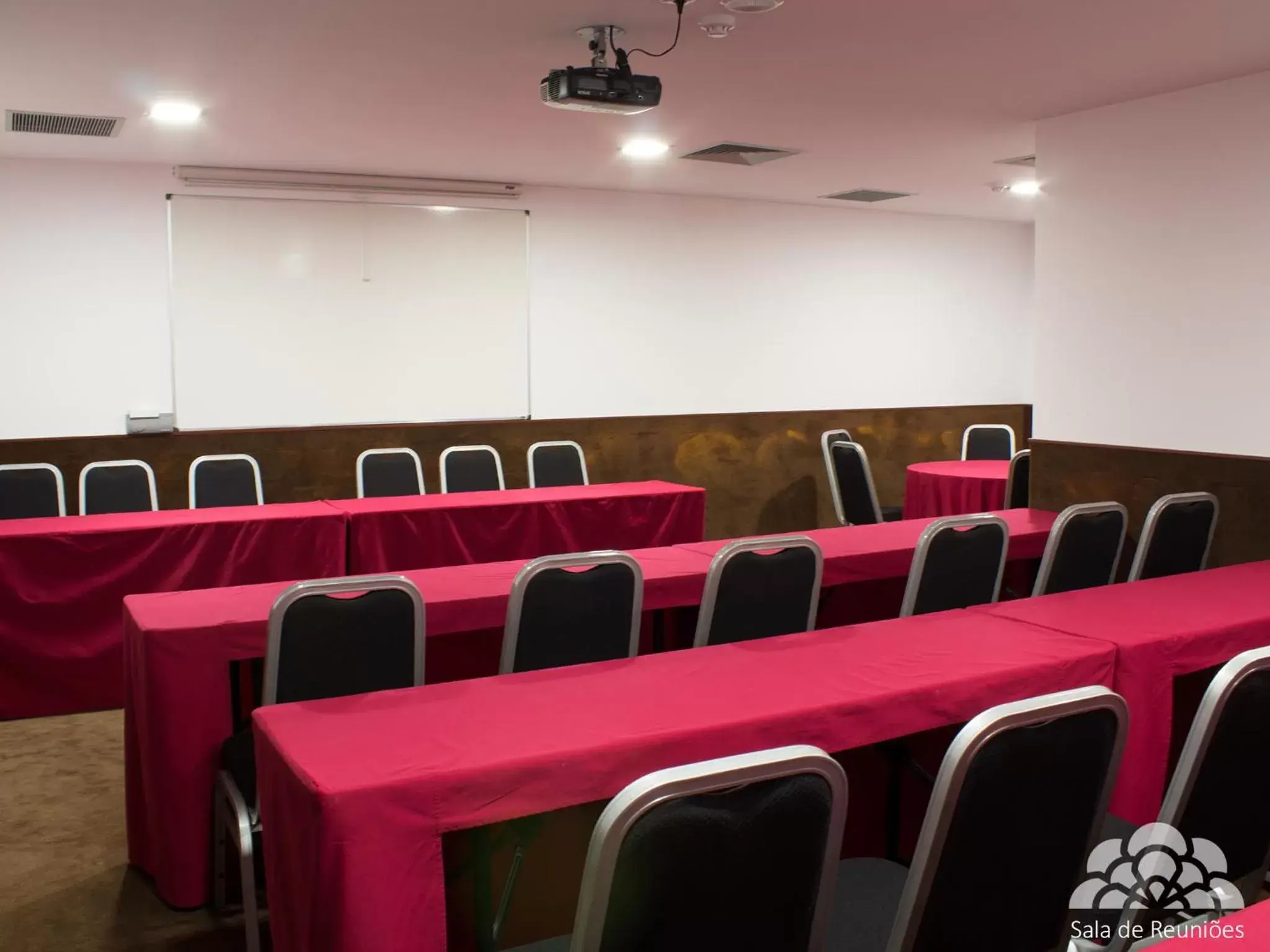 Business facilities in Hotel Portas De Santa Rita