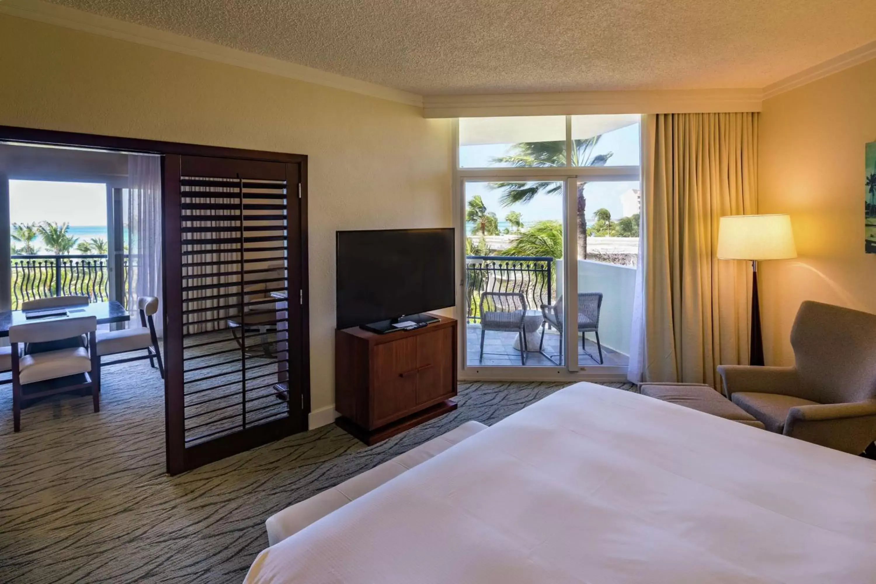 Bedroom, TV/Entertainment Center in Hilton Aruba Caribbean Resort & Casino