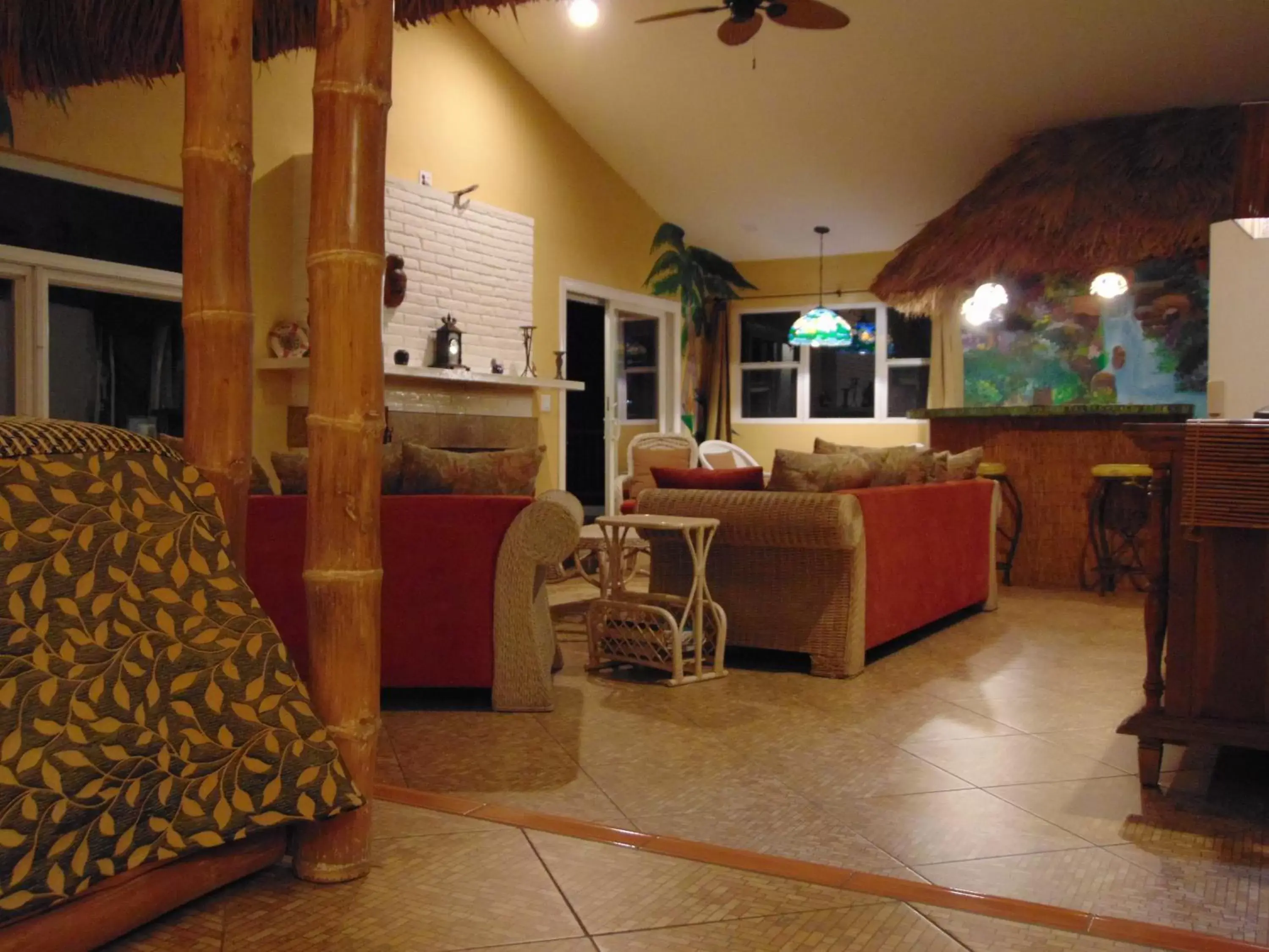 Living room, Lobby/Reception in Poco Cielo Hotel