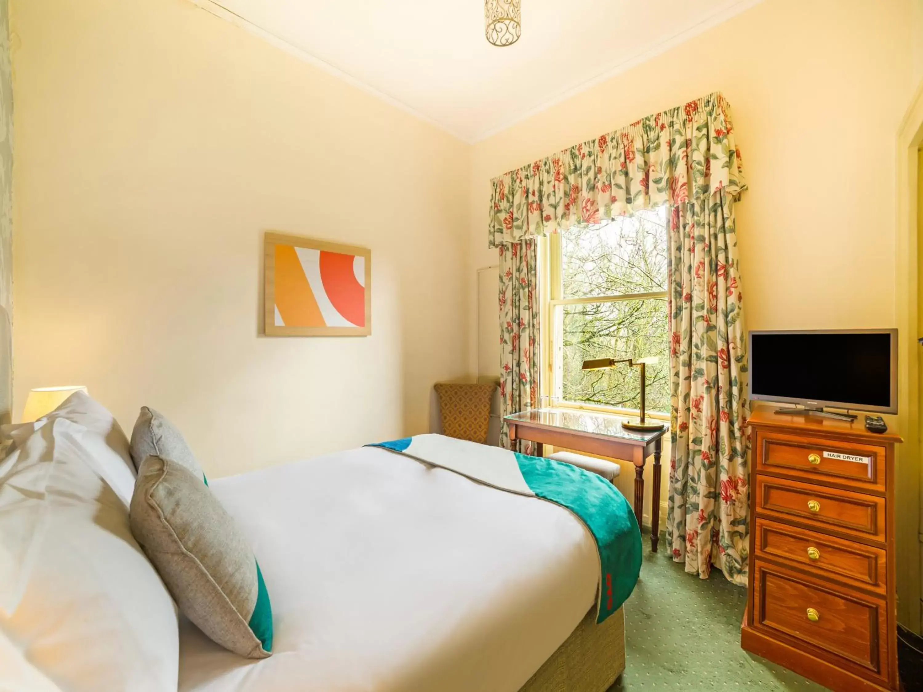 Bedroom, Bed in OYO Bailbrook Lodge, Bath