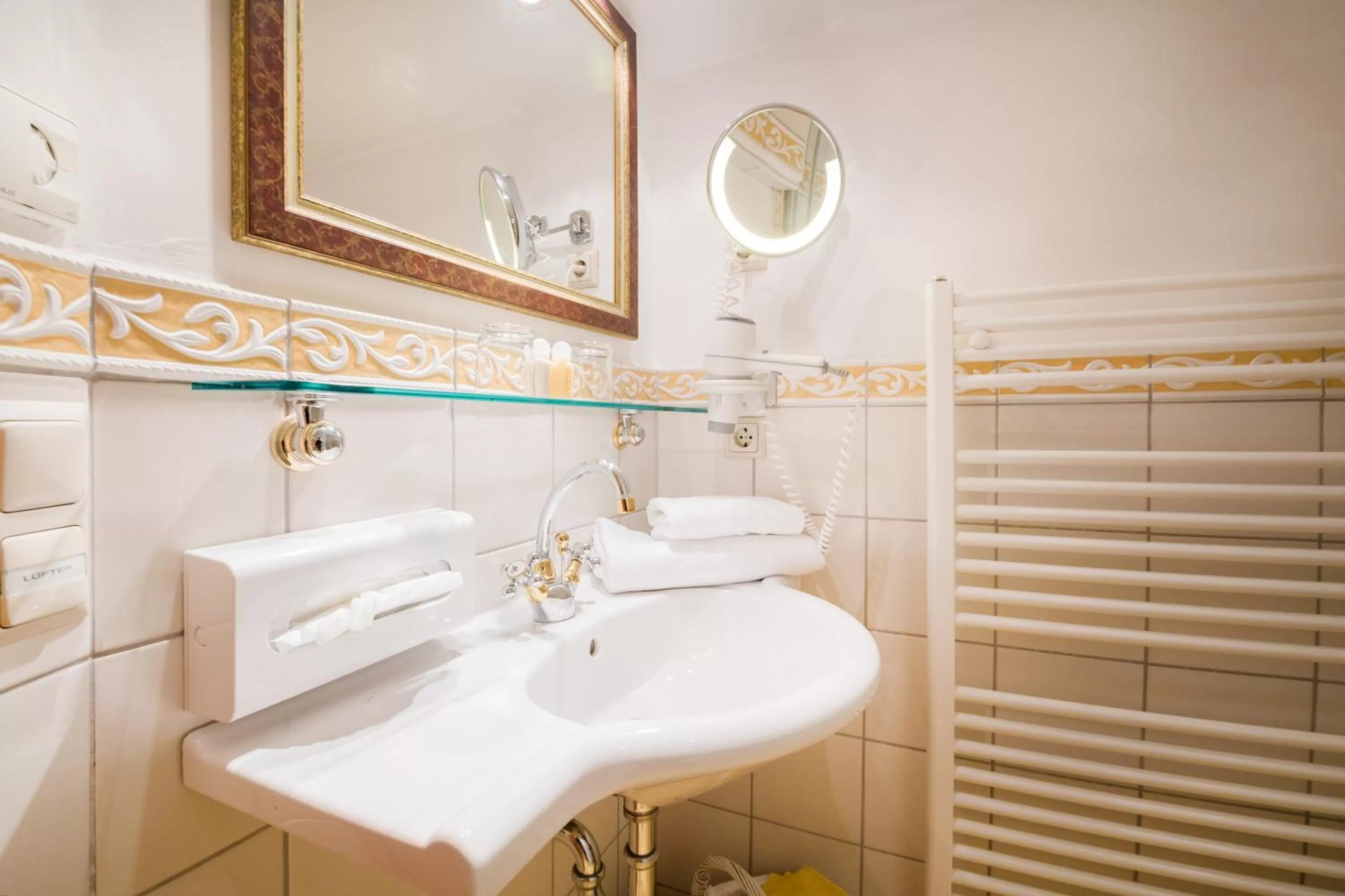 Bathroom in Hotel AlpenSchlössl