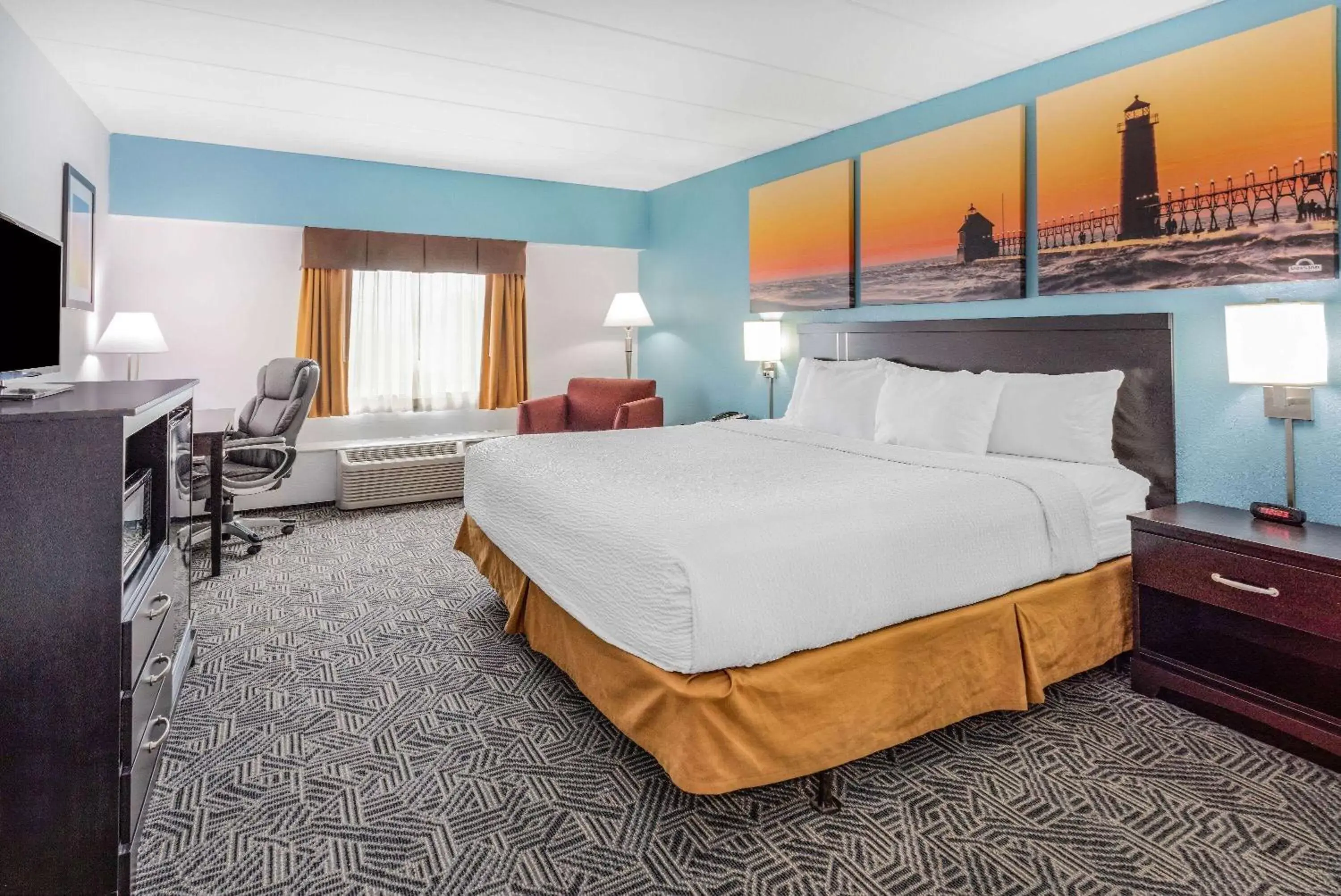 Photo of the whole room, Bed in Days Inn by Wyndham Livonia Canton Detroit