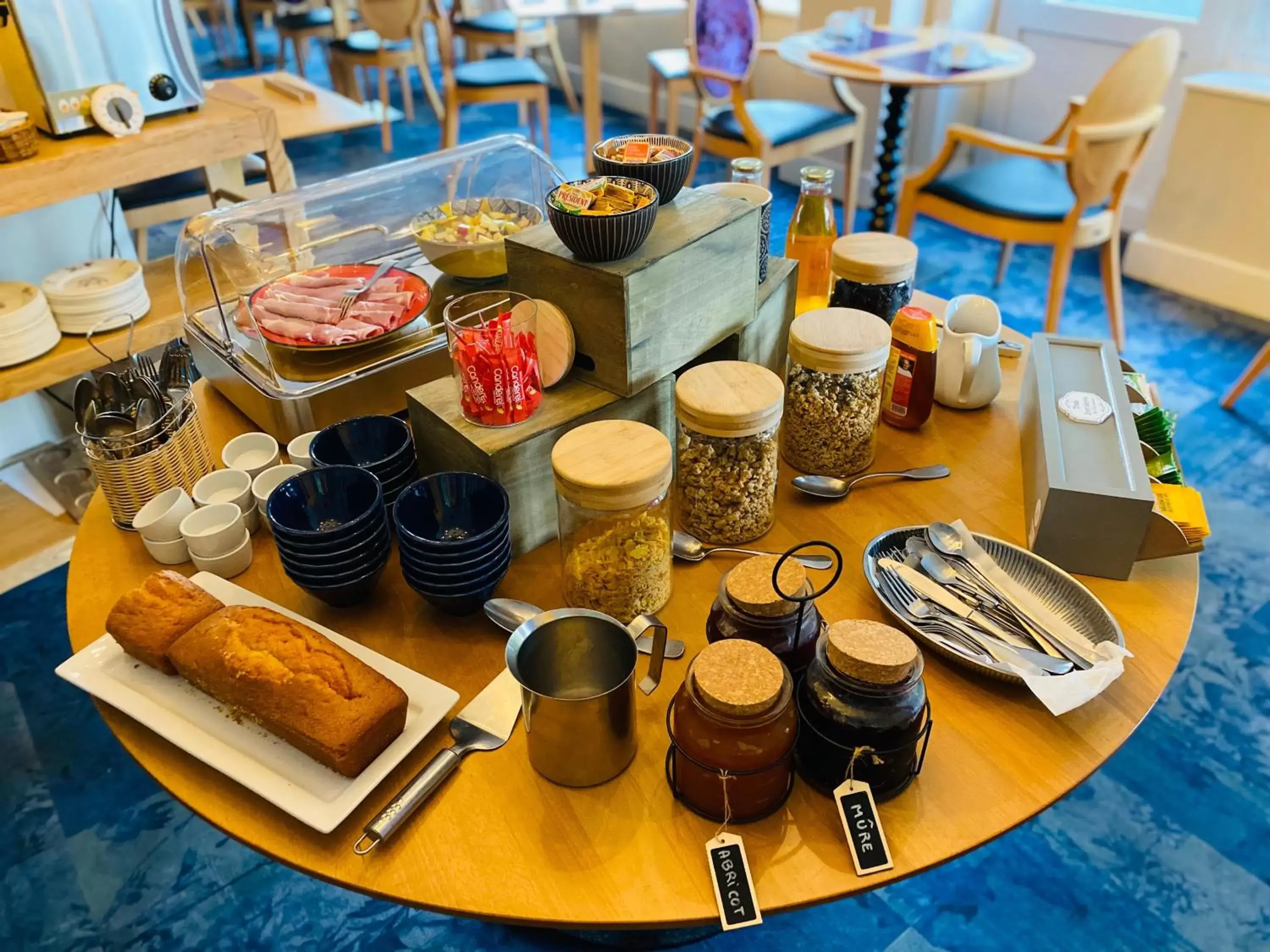 Breakfast in BRIT HOTEL & SPA Le Roc au Chien