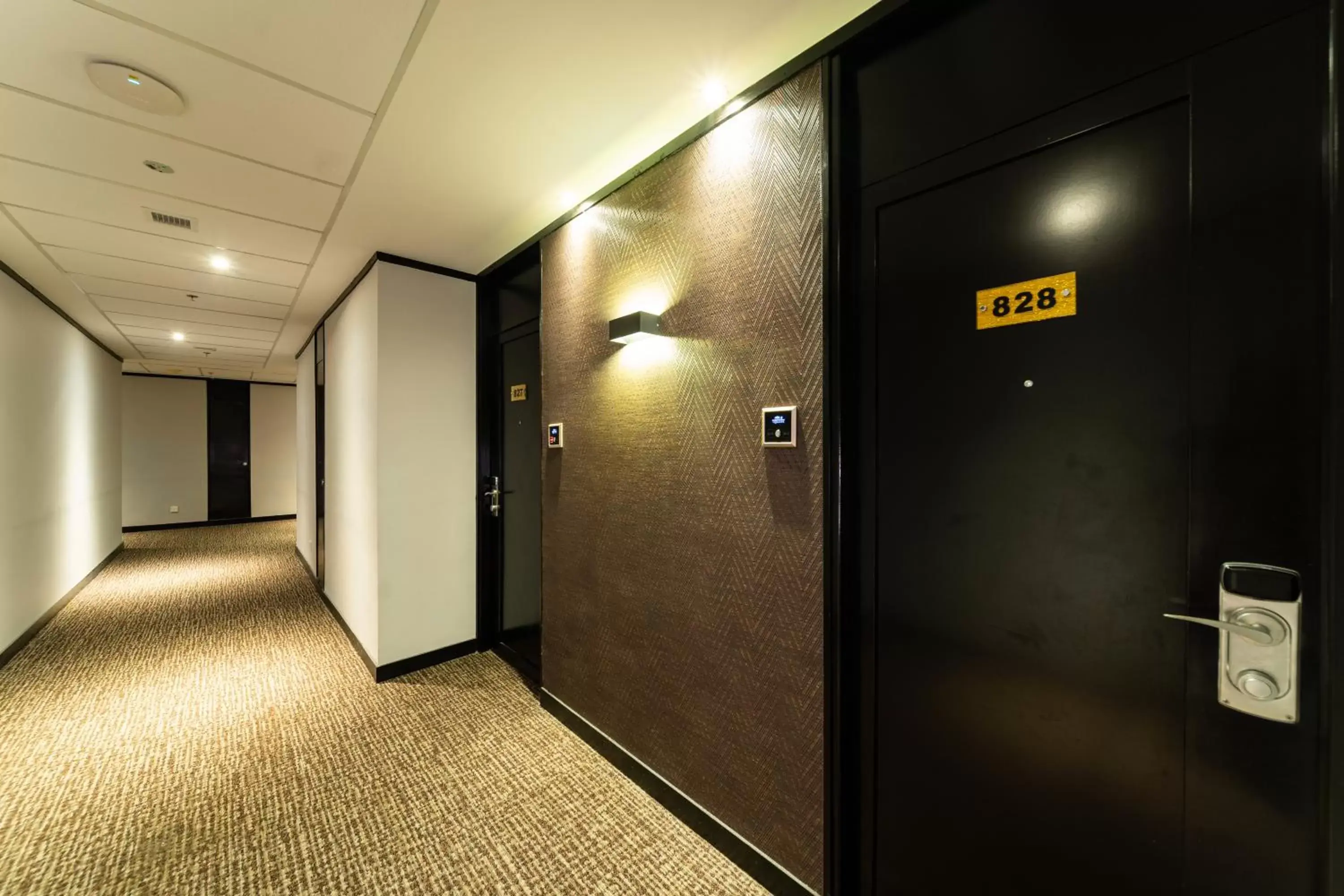 Lobby or reception in Hotel Royal Queens Lobby or reception in Hotel Royal Queens