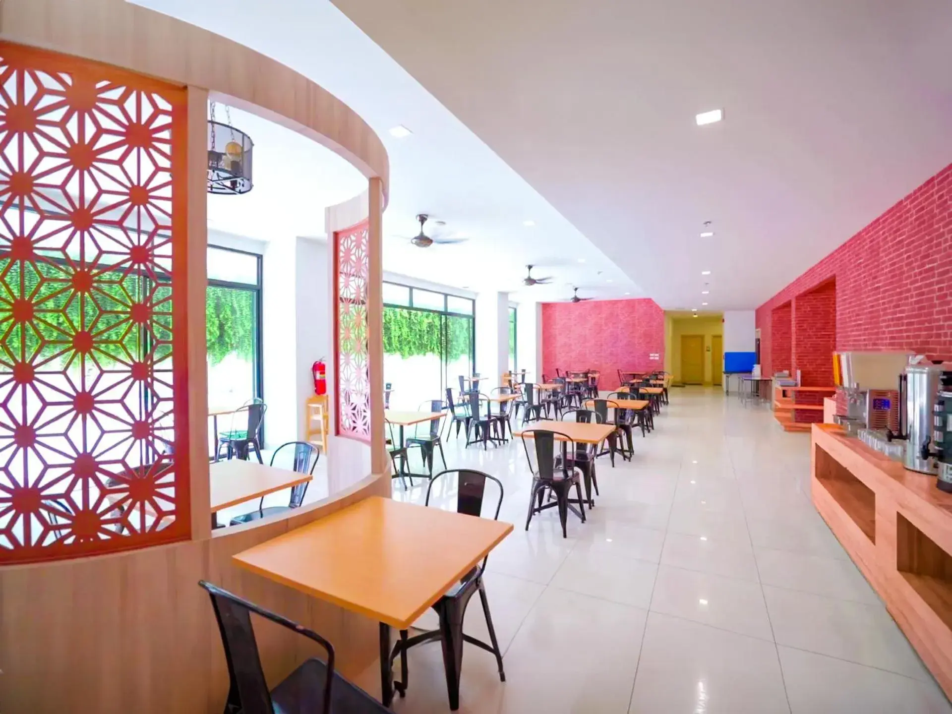 Restaurant/Places to Eat in Phoenix Hotel Karon Beach