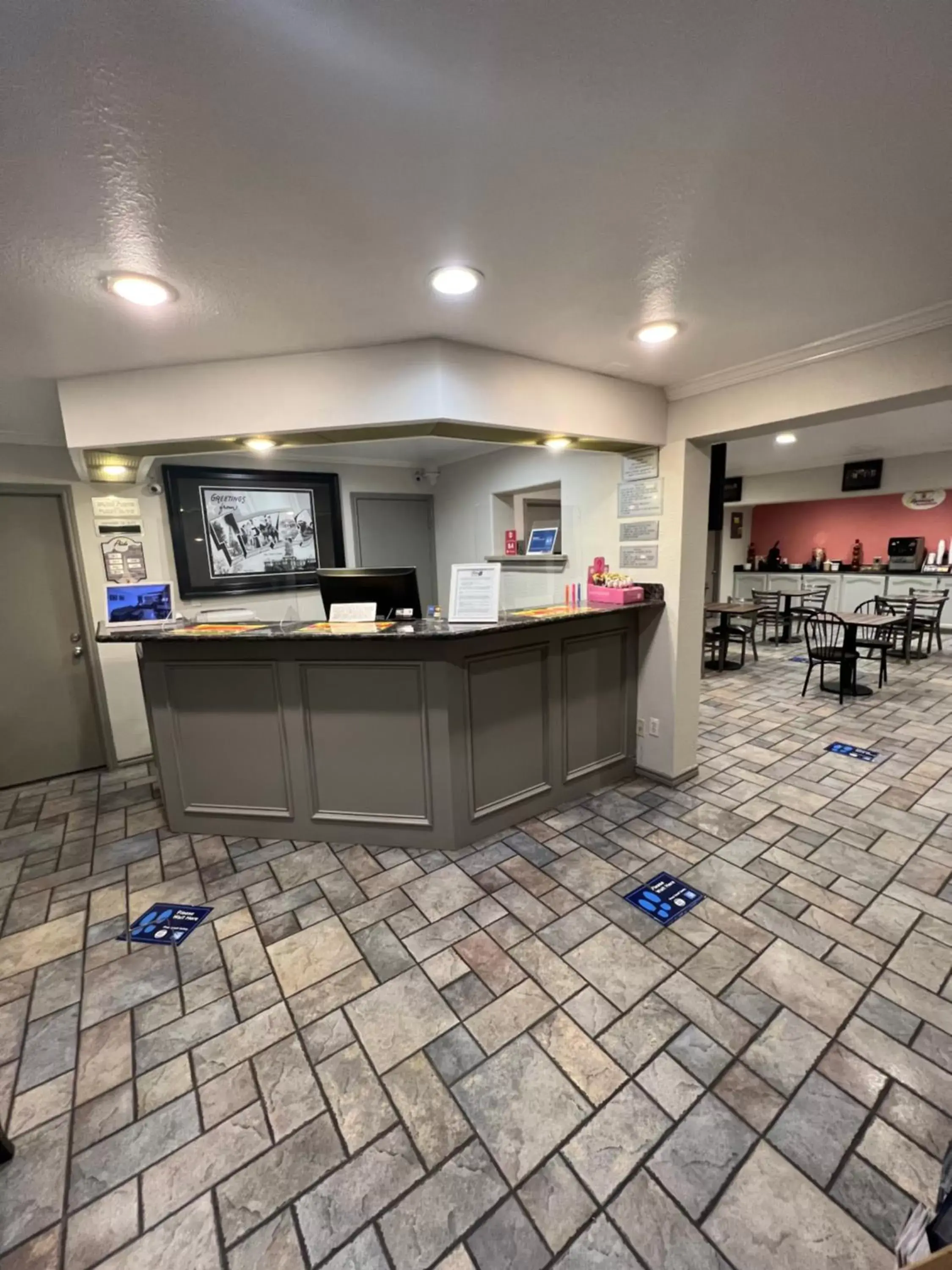 Lobby or reception in Super 8 by Wyndham McAllen-Downtown-Airport-LA Plaza Mall Lobby or reception in Super 8 by Wyndham McAllen-Downtown-Airport-LA Plaza Mall