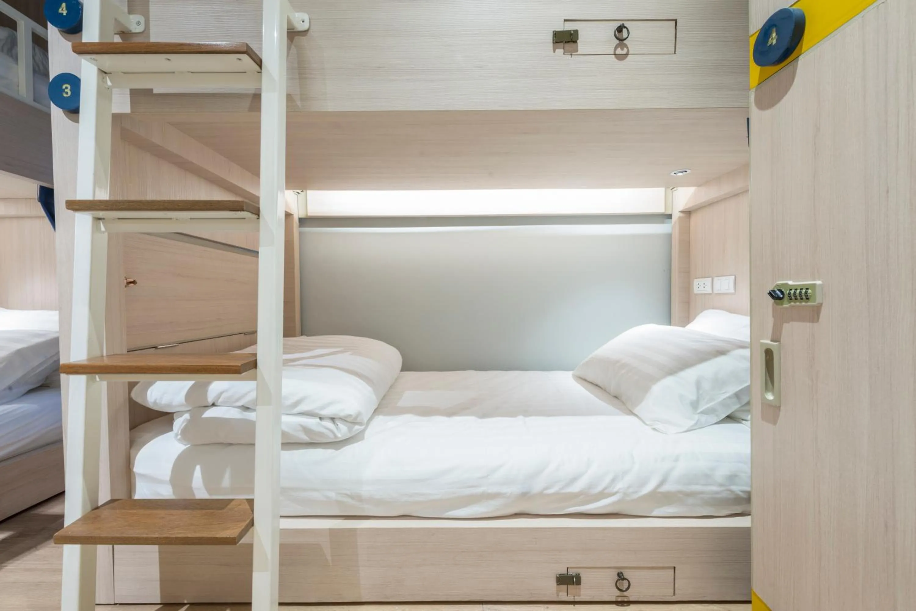 Bed in Kinnon Deluxe Hostel Coworking Cafe