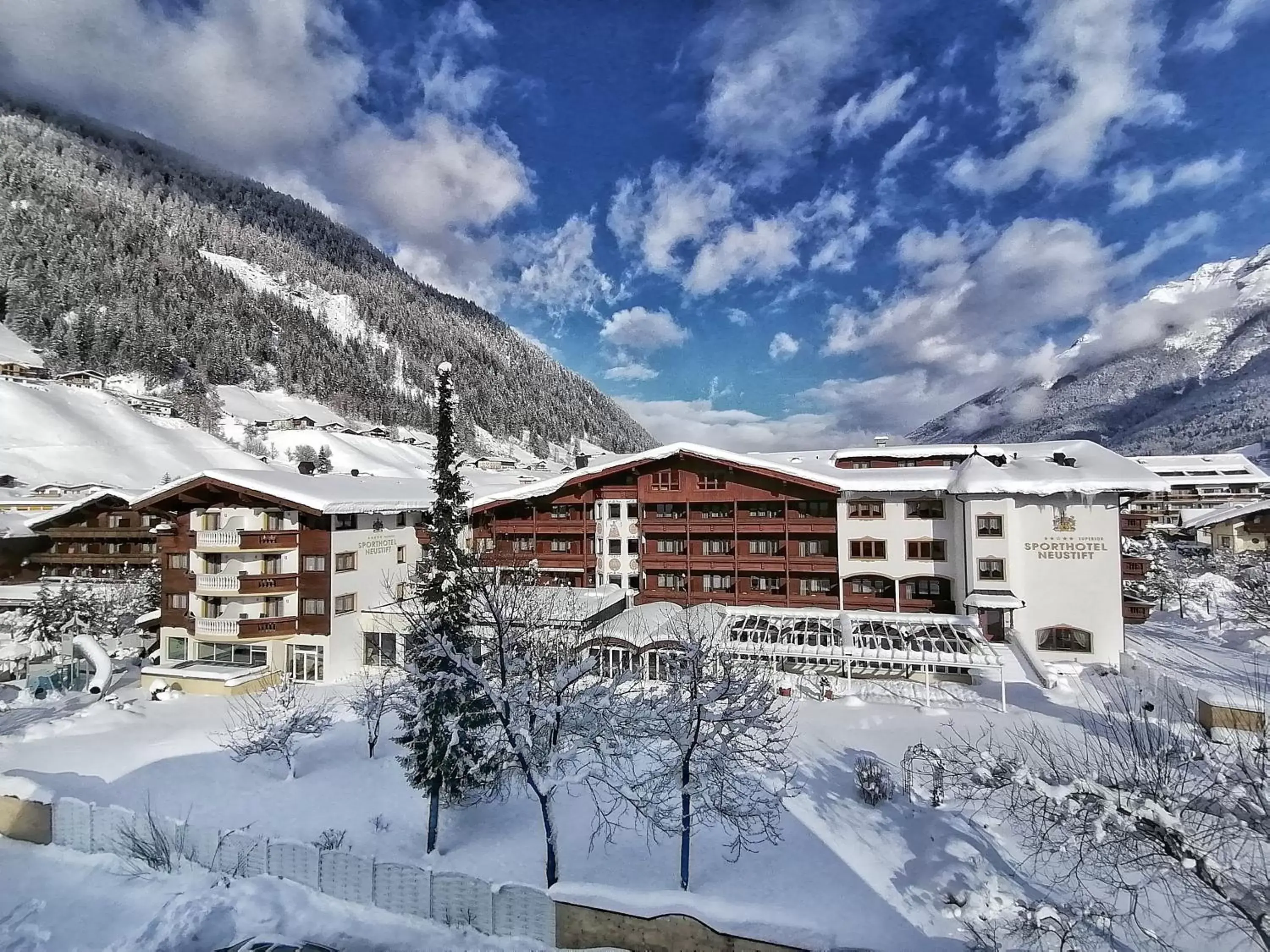 Facade/entrance, Winter in Sporthotel Neustift