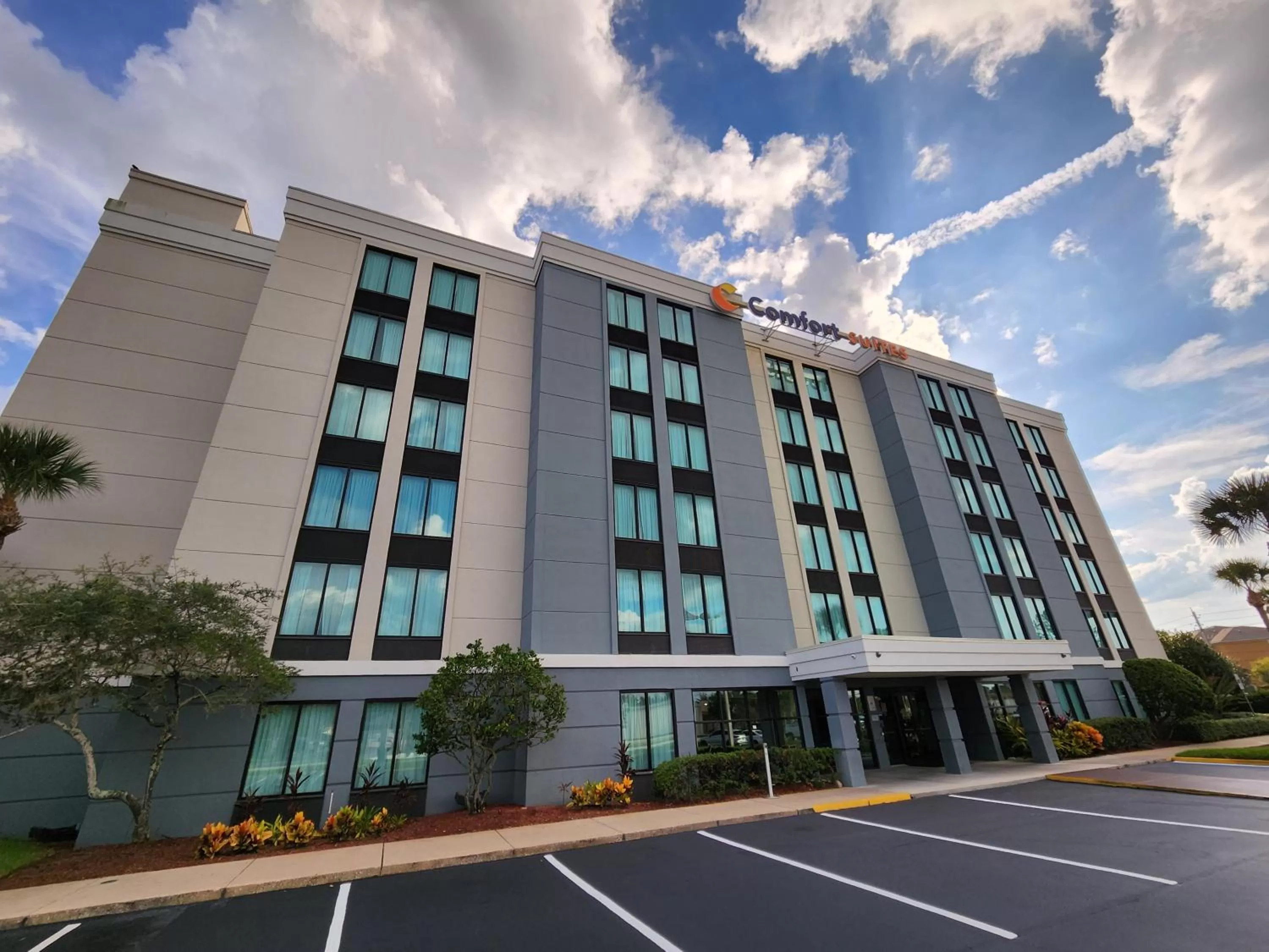 Property building in Comfort Suites Baymeadows Near Butler Blvd