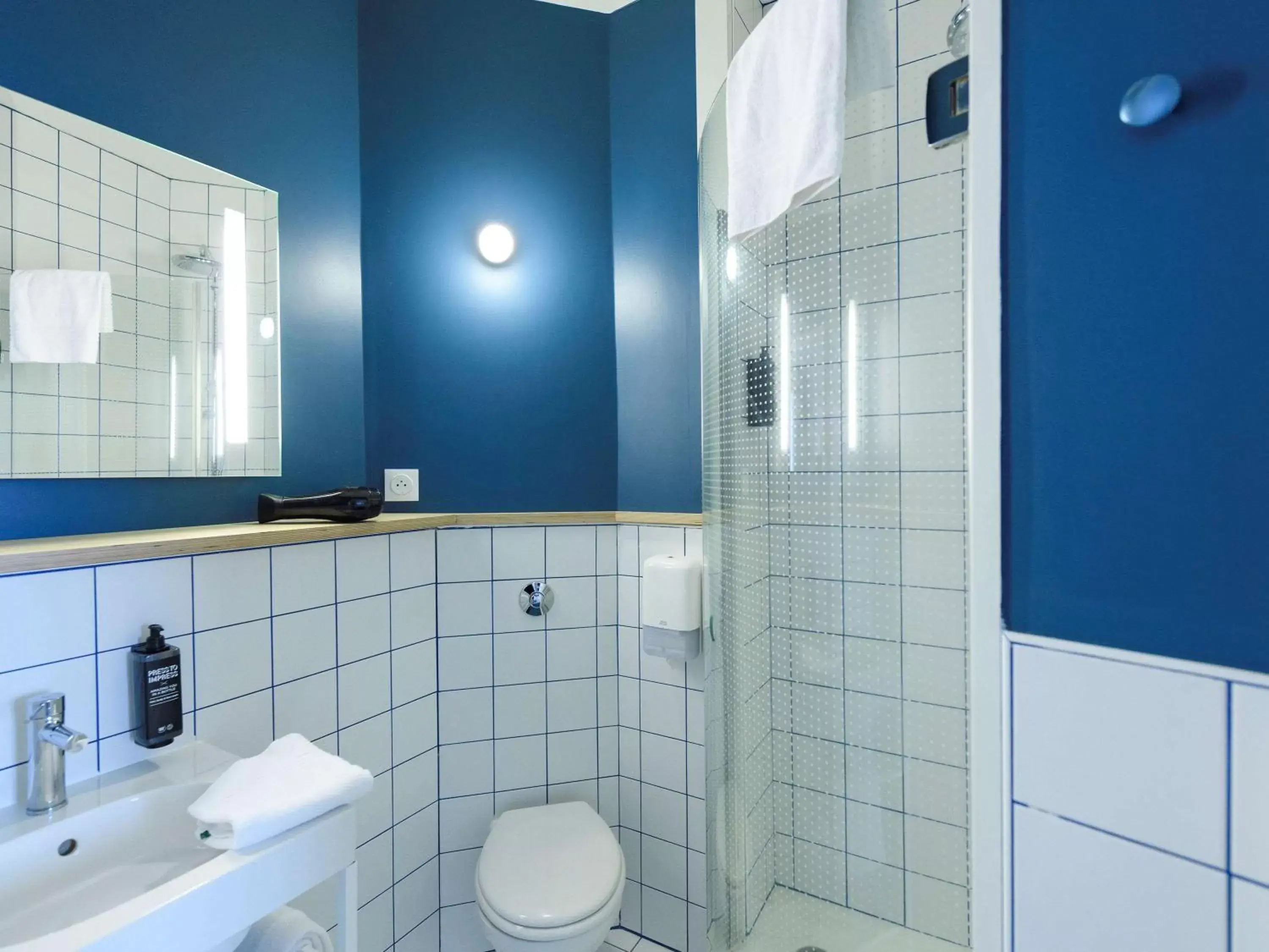 Bathroom in ibis Styles Deauville Villers Plage