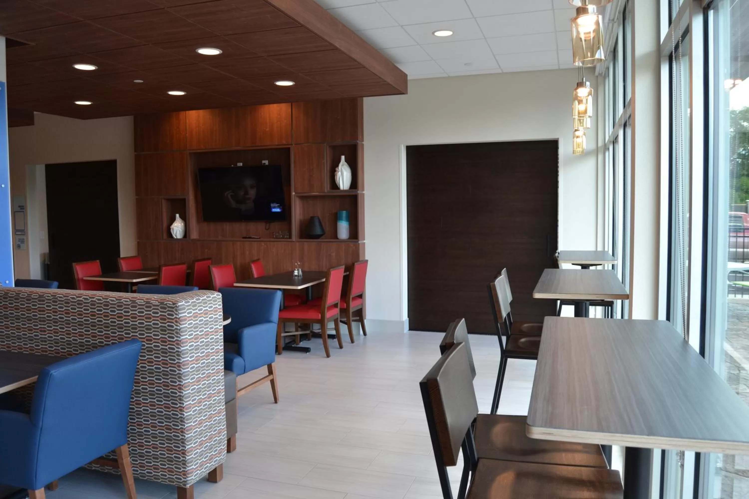 Breakfast in Holiday Inn Express & Suites Goodlettsville N - Nashville by IHG