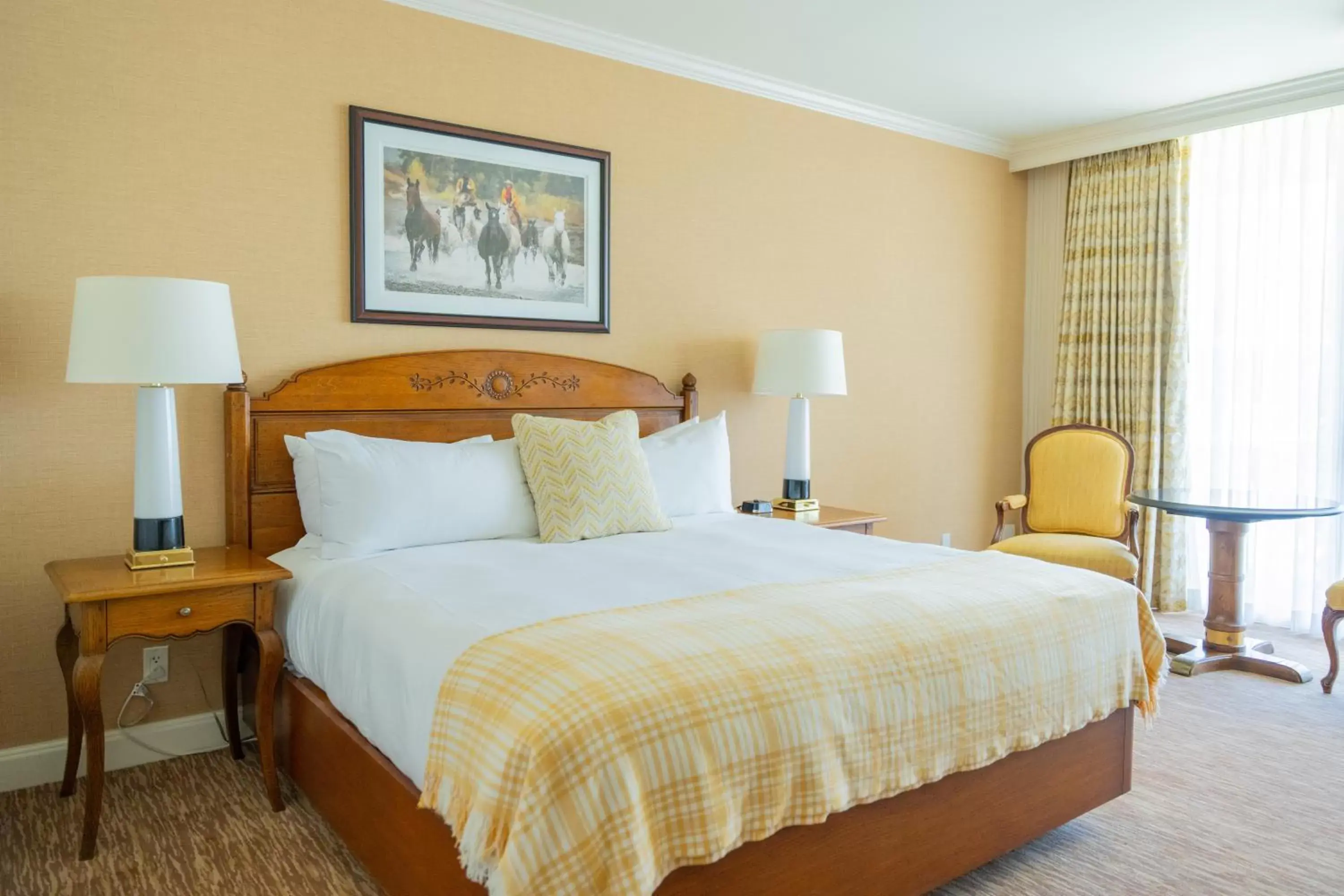 Bed in Little America Hotel & Resort Cheyenne