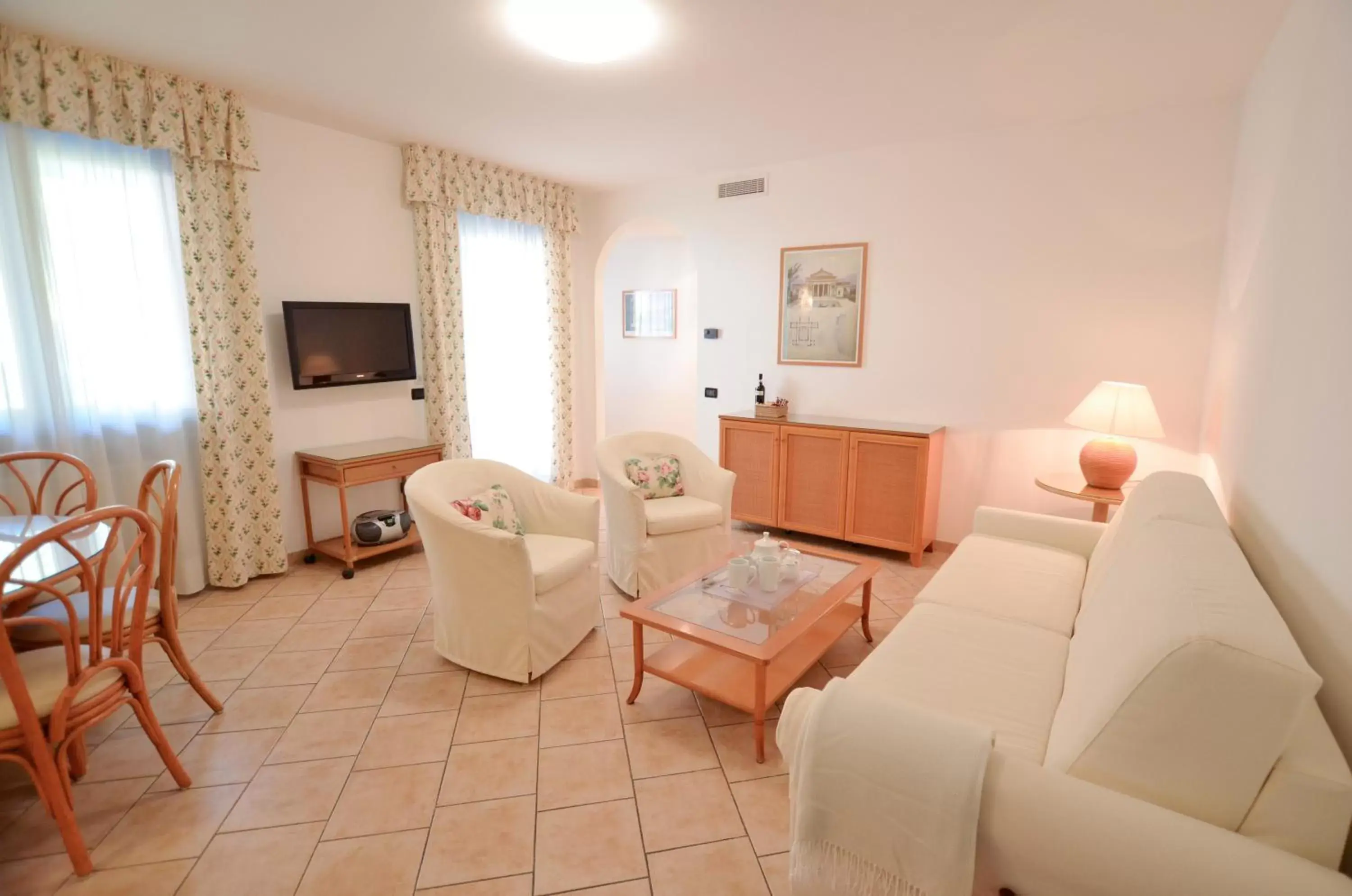 Superior Two-Bedroom Apartment with 2 Bathrooms in Residence Alle Palme Superior Two-Bedroom Apartment with 2 Bathrooms in Residence Alle Palme