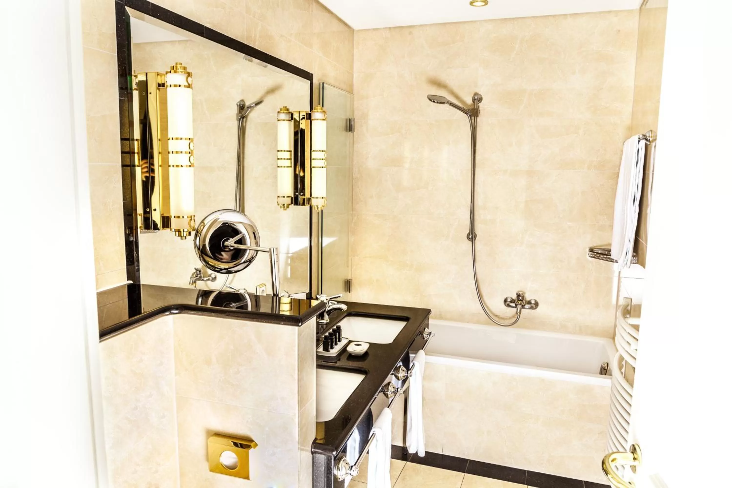 Shower in Hotel Suitess