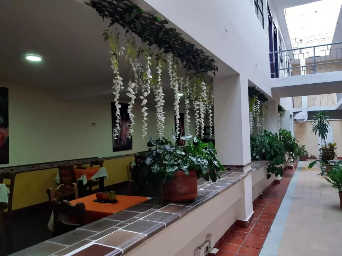 Restaurant/places to eat in Hotel El Andino