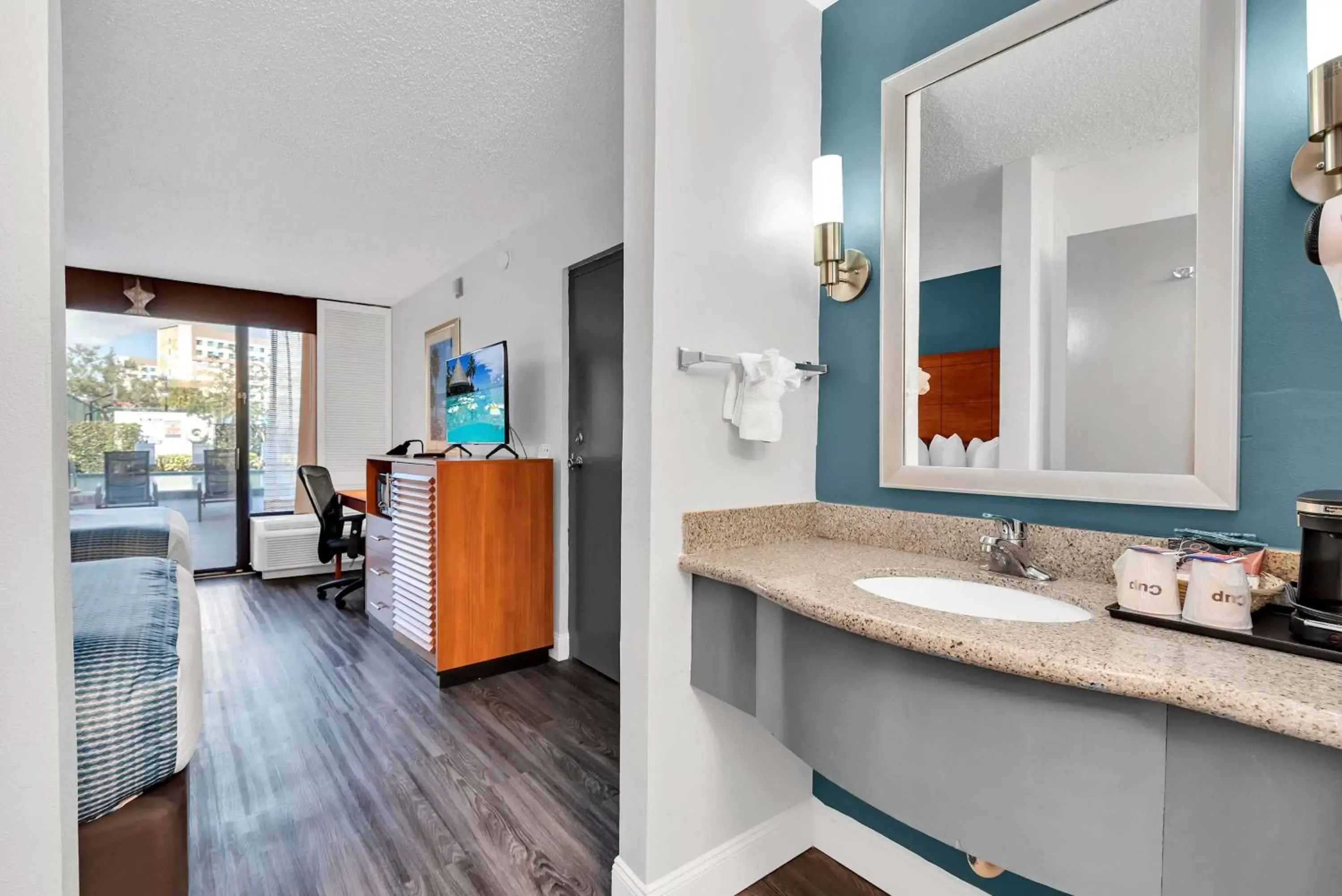 Bedroom, Bathroom in Best Western Orlando Gateway Hotel