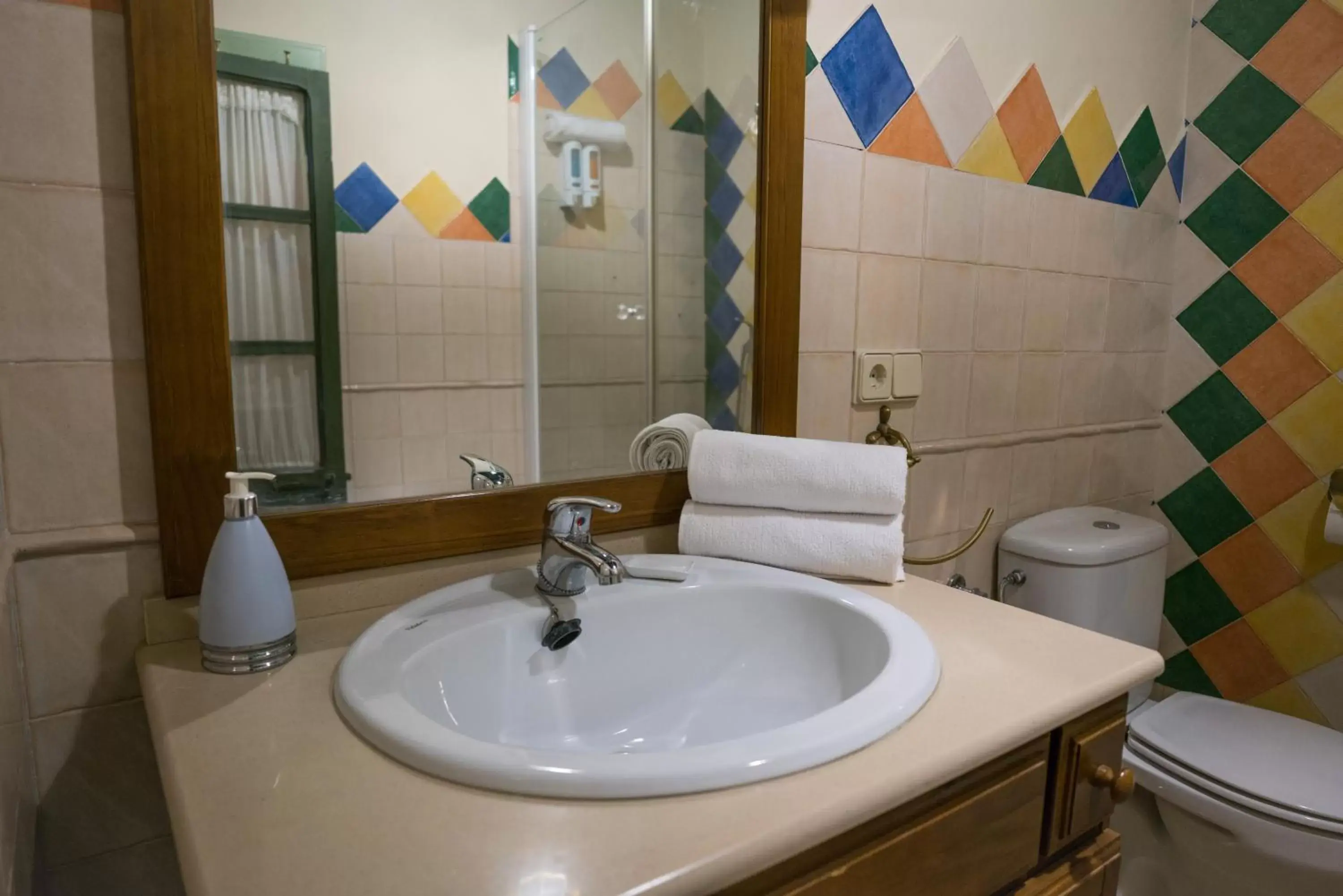 Bathroom in LA ALDABA, antigua casa de labor