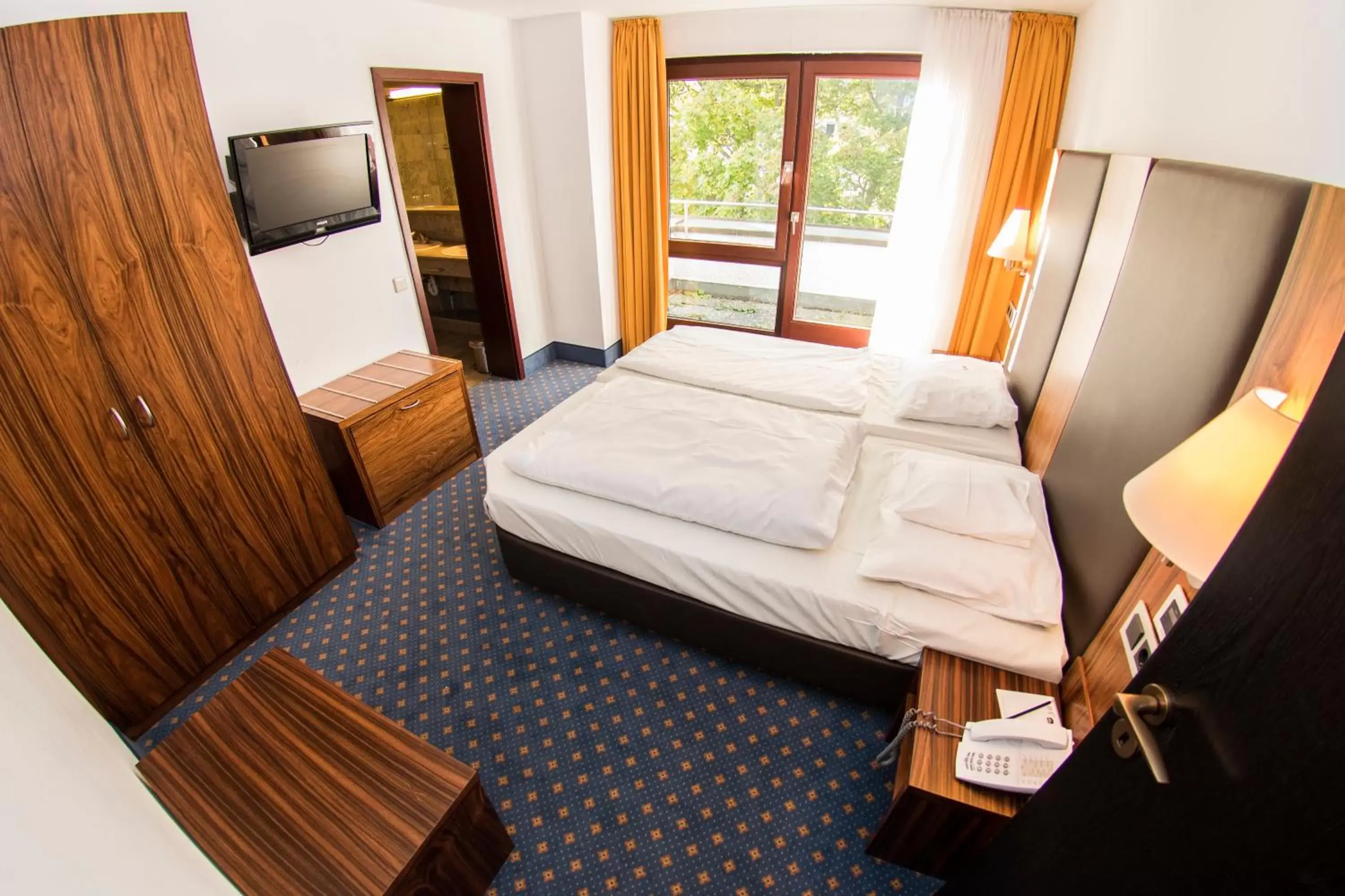 Day, Bed in Hotel Stuttgart 21