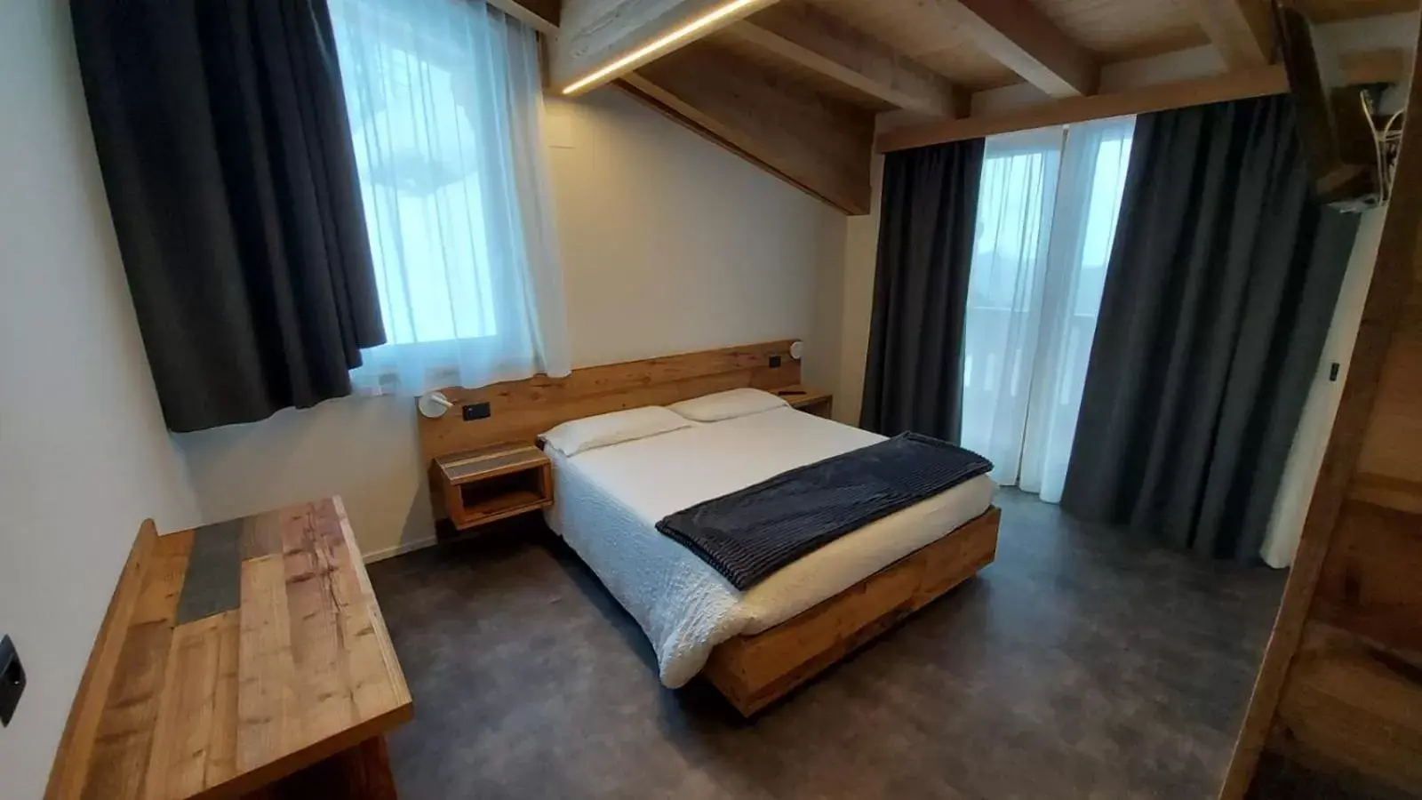 Bed in Albergo Alpino