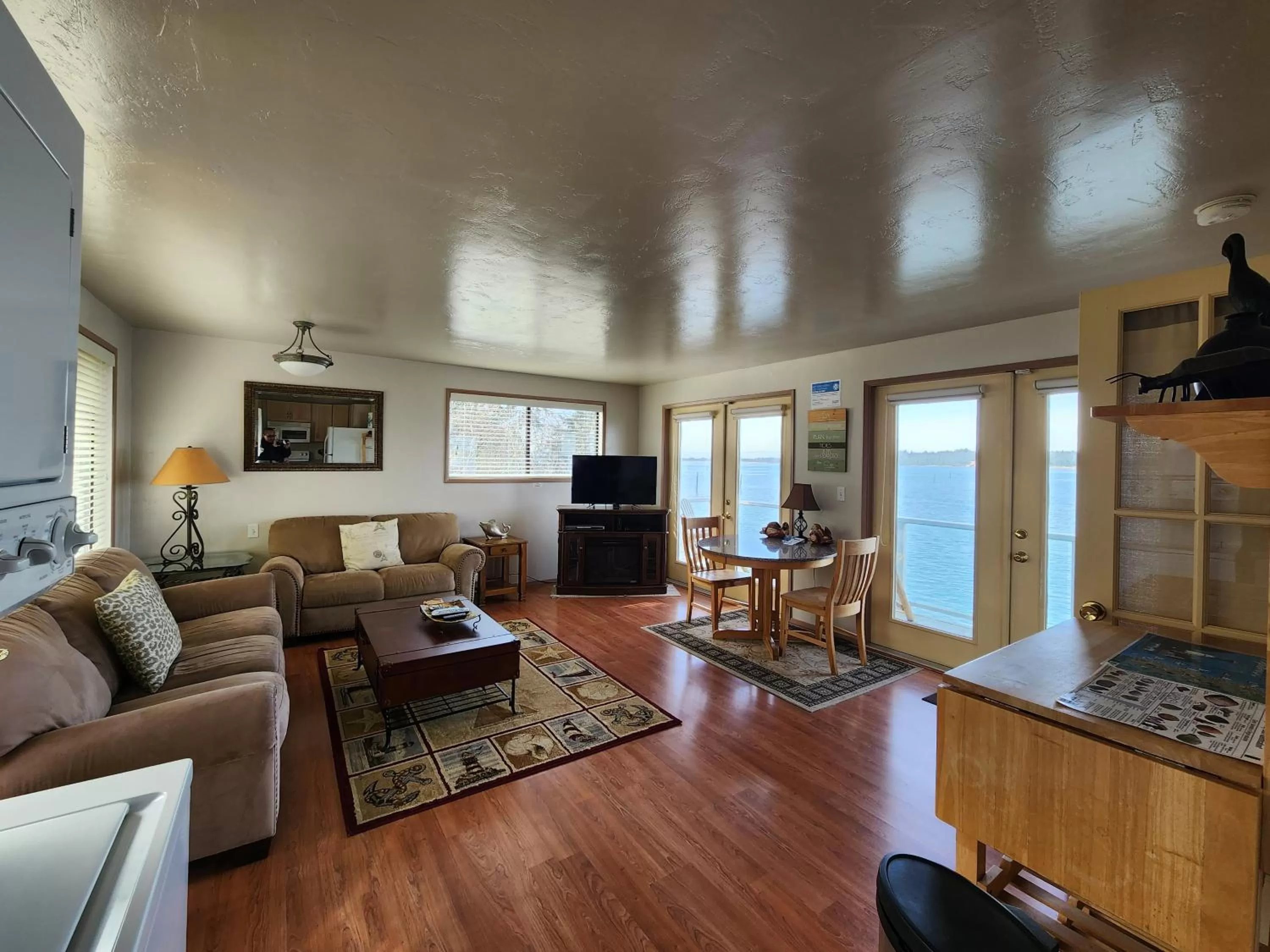 Living room in Plainview Motel