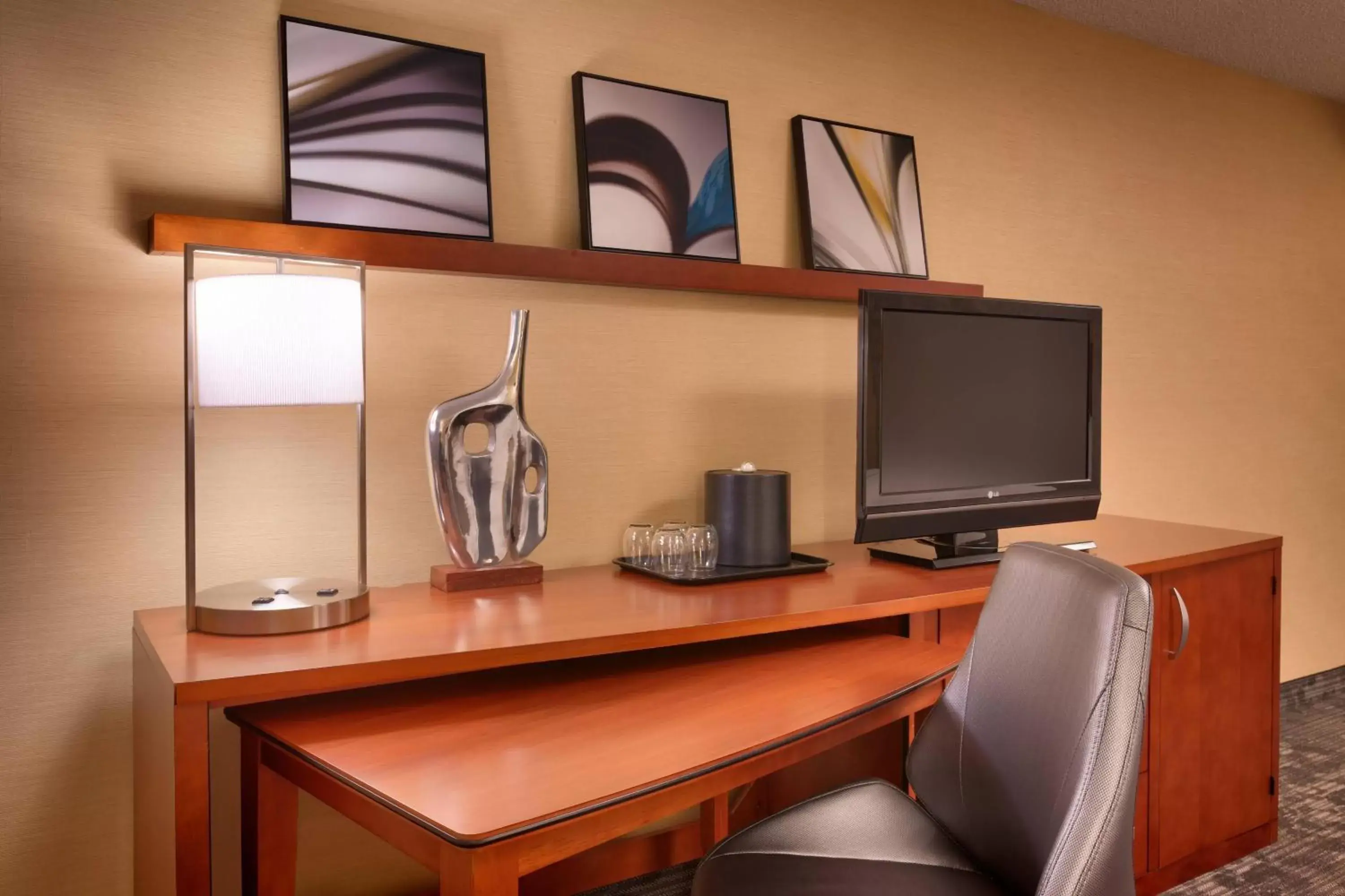 Photo of the whole room, TV/Entertainment Center in Courtyard by Marriott Salt Lake City Sandy