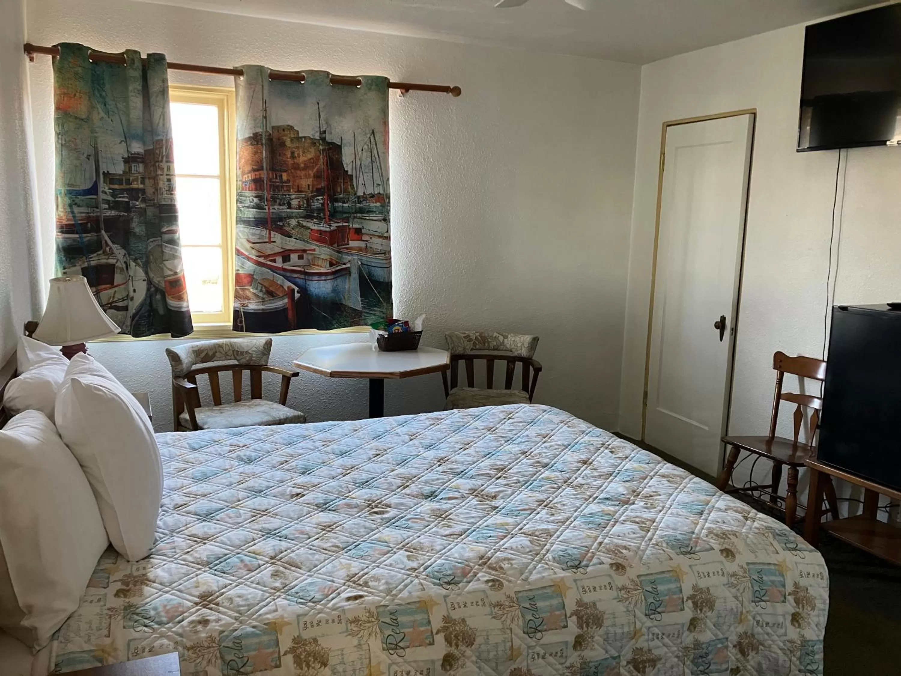 Bed in Lighthouse Inn