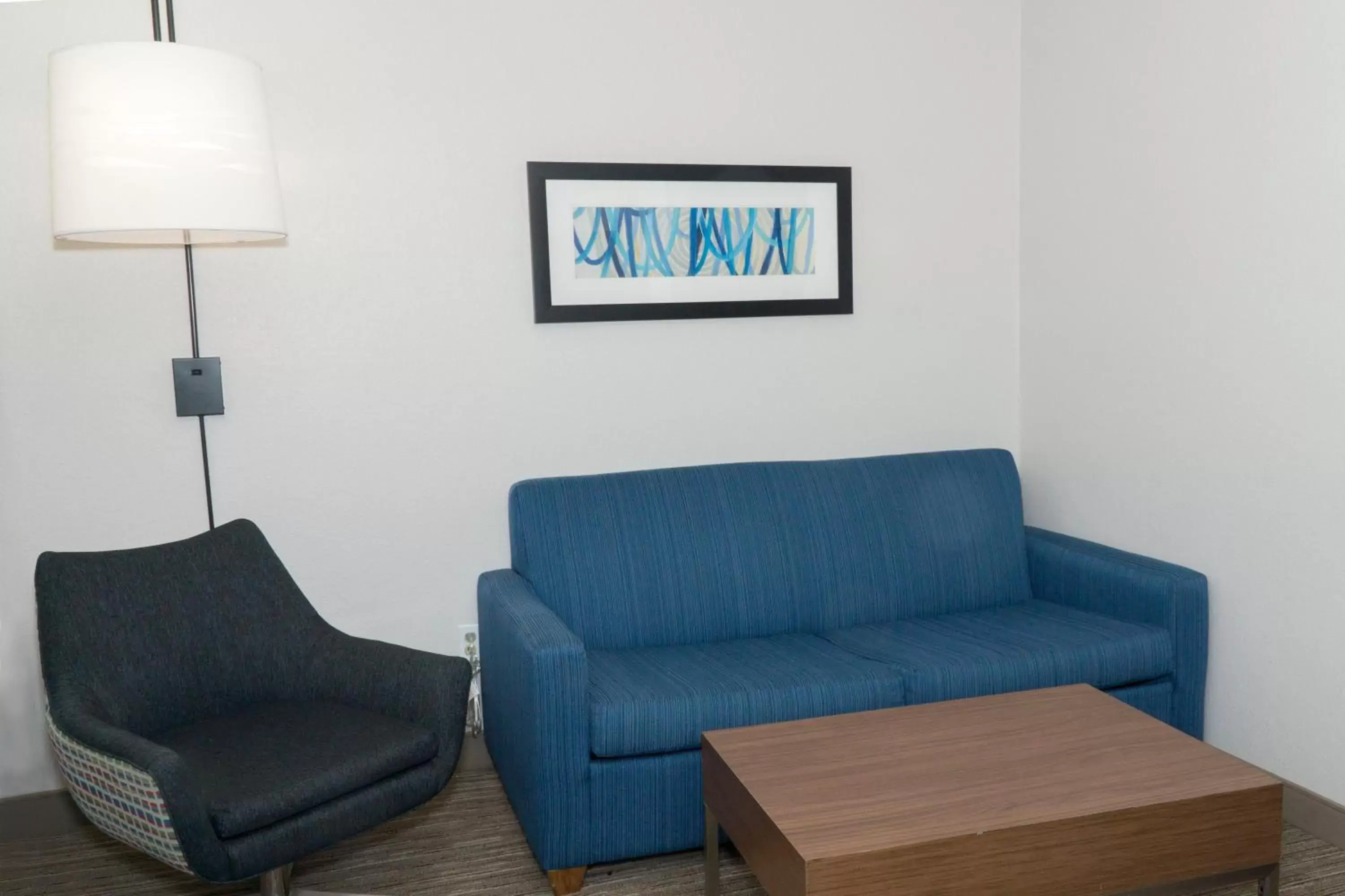 Photo of the whole room, Seating Area in Holiday Inn Express Hotel & Suites Madison, an IHG Hotel