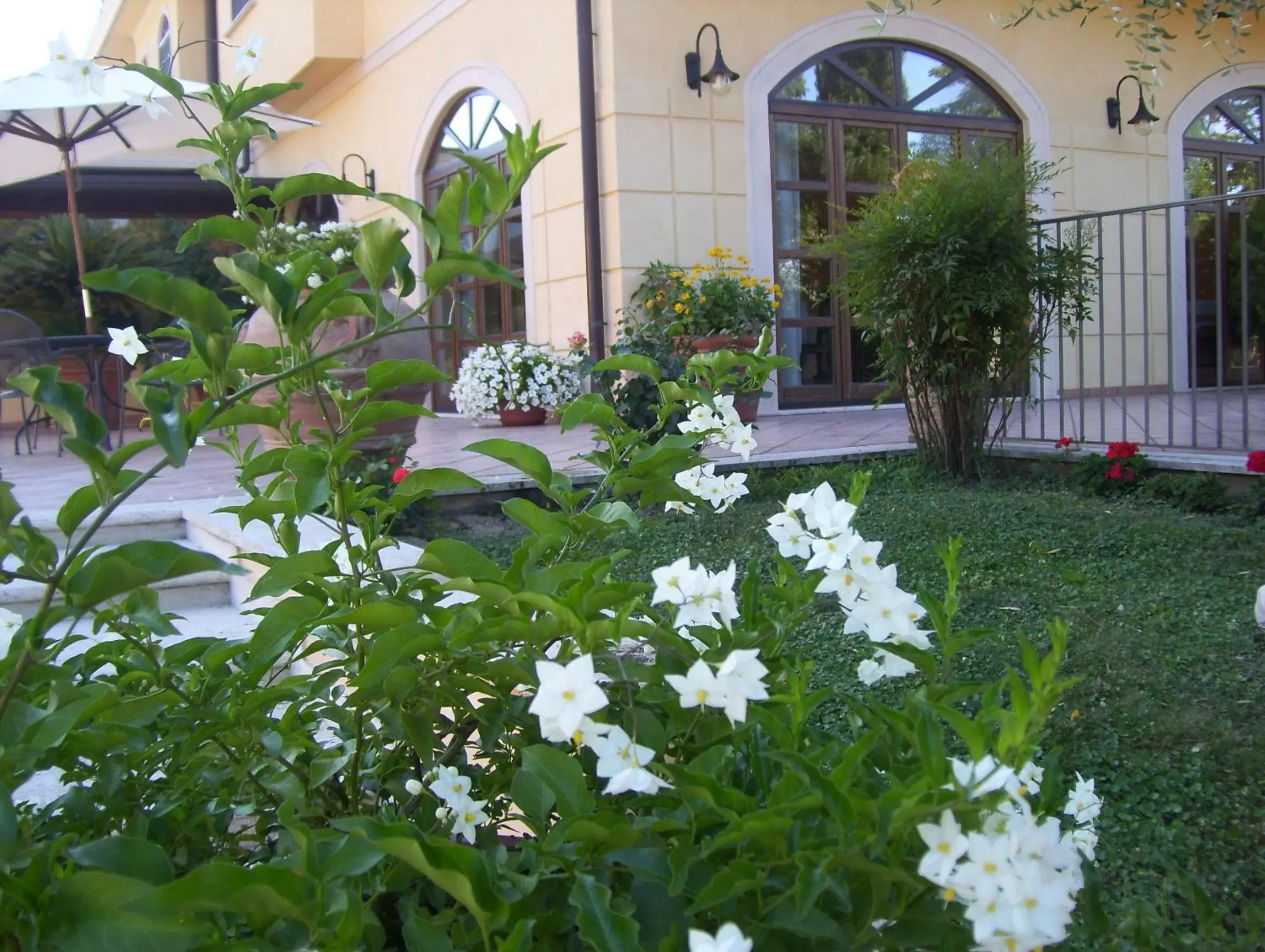 Property building, Garden in Hotel Del Sole