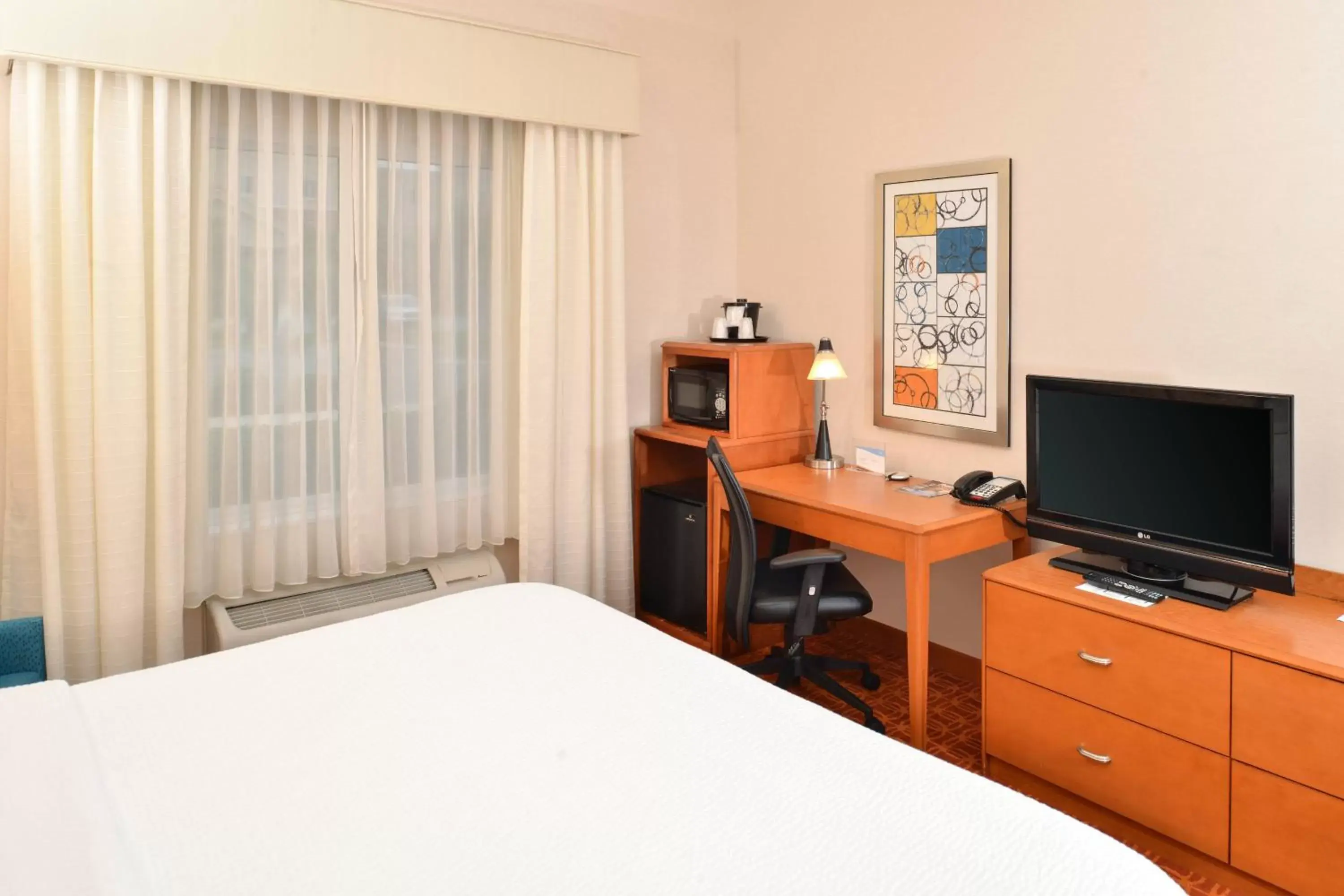 Photo of the whole room, TV/Entertainment Center in Fairfield Inn & Suites Kingsland