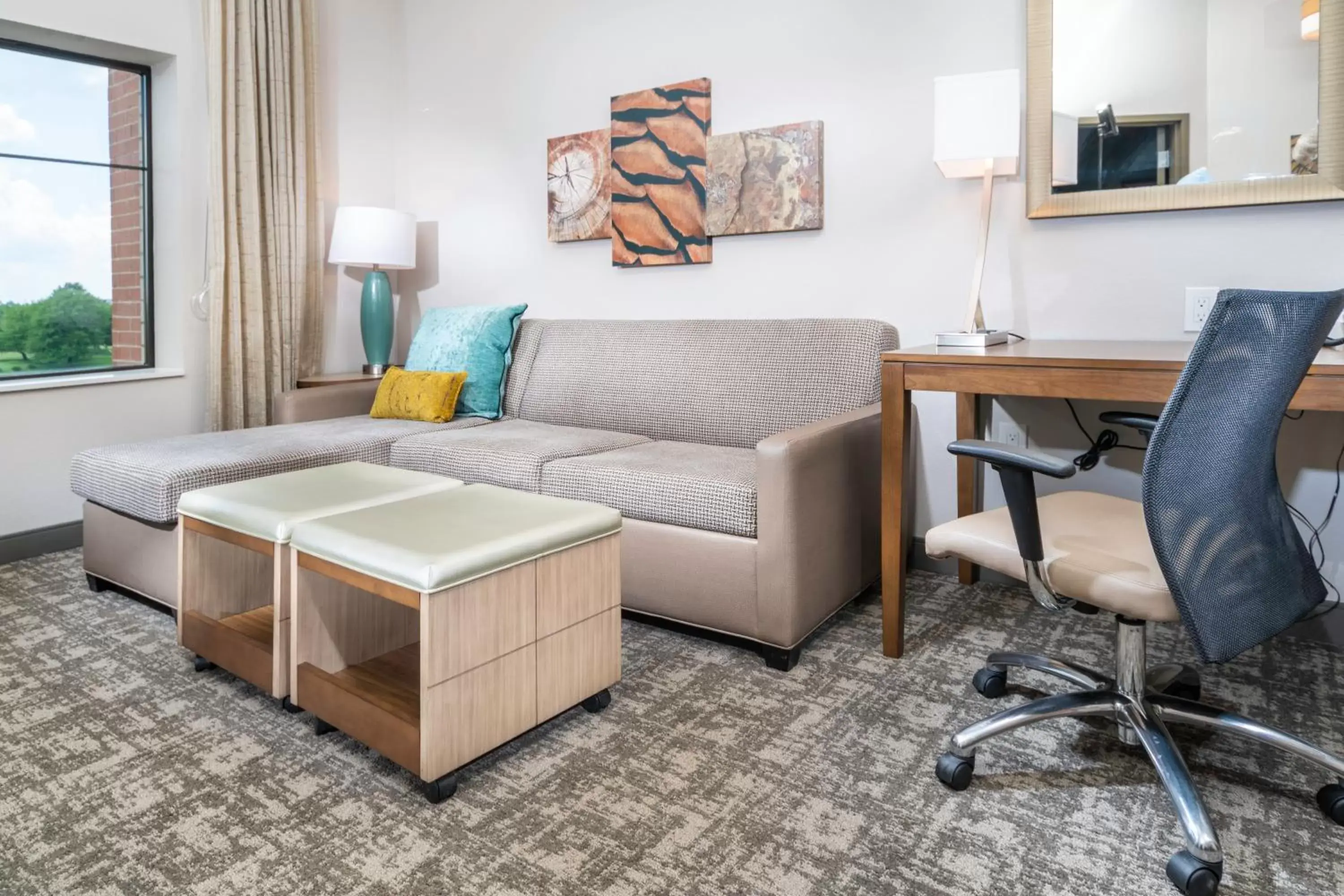 Photo of the whole room, Seating Area in Staybridge Suites Florence - Cincinnati South, an IHG Hotel