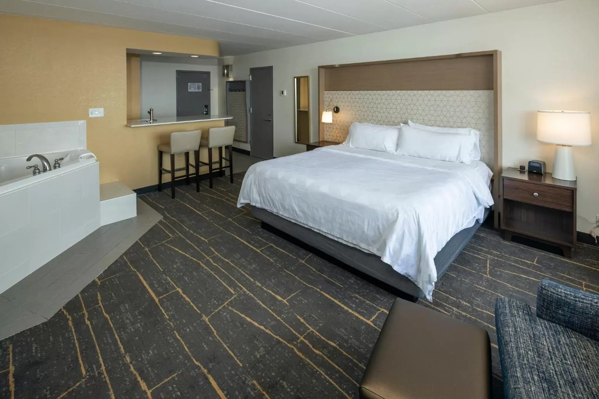 Bedroom, Bed in Holiday Inn Detroit Lakes, an IHG Hotel