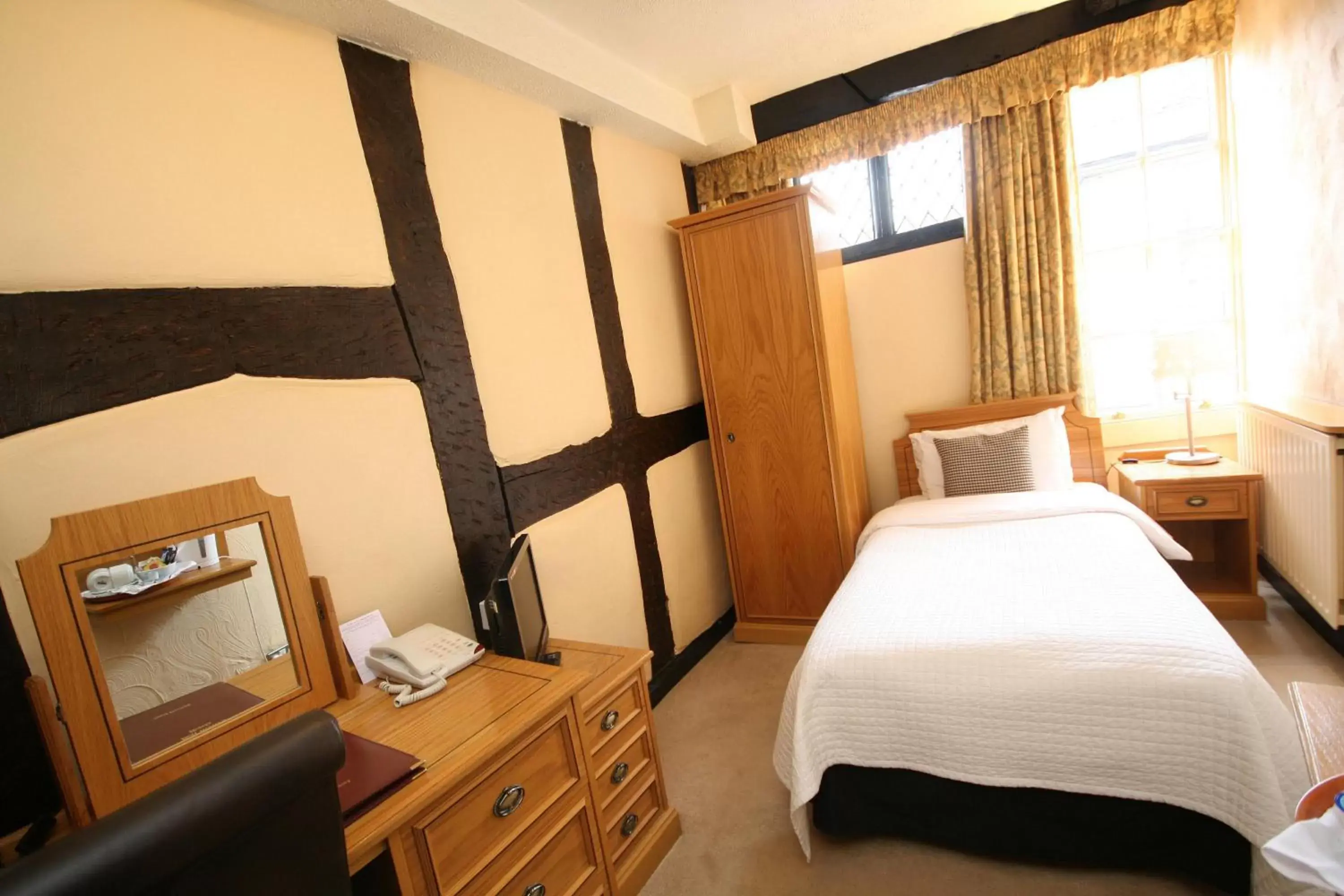 Photo of the whole room, Bed in Crown Hotel