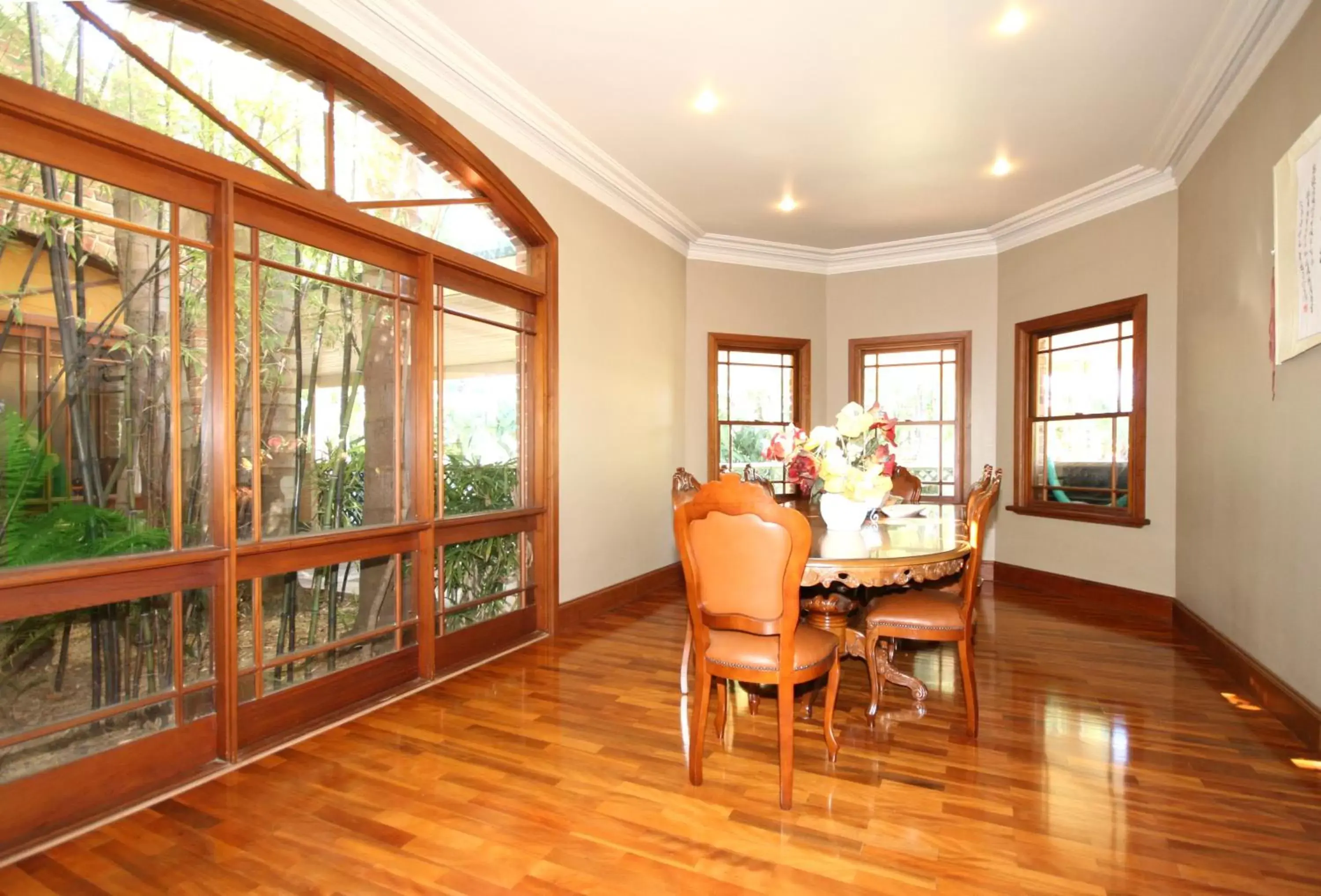 Dining Area in Relaxin