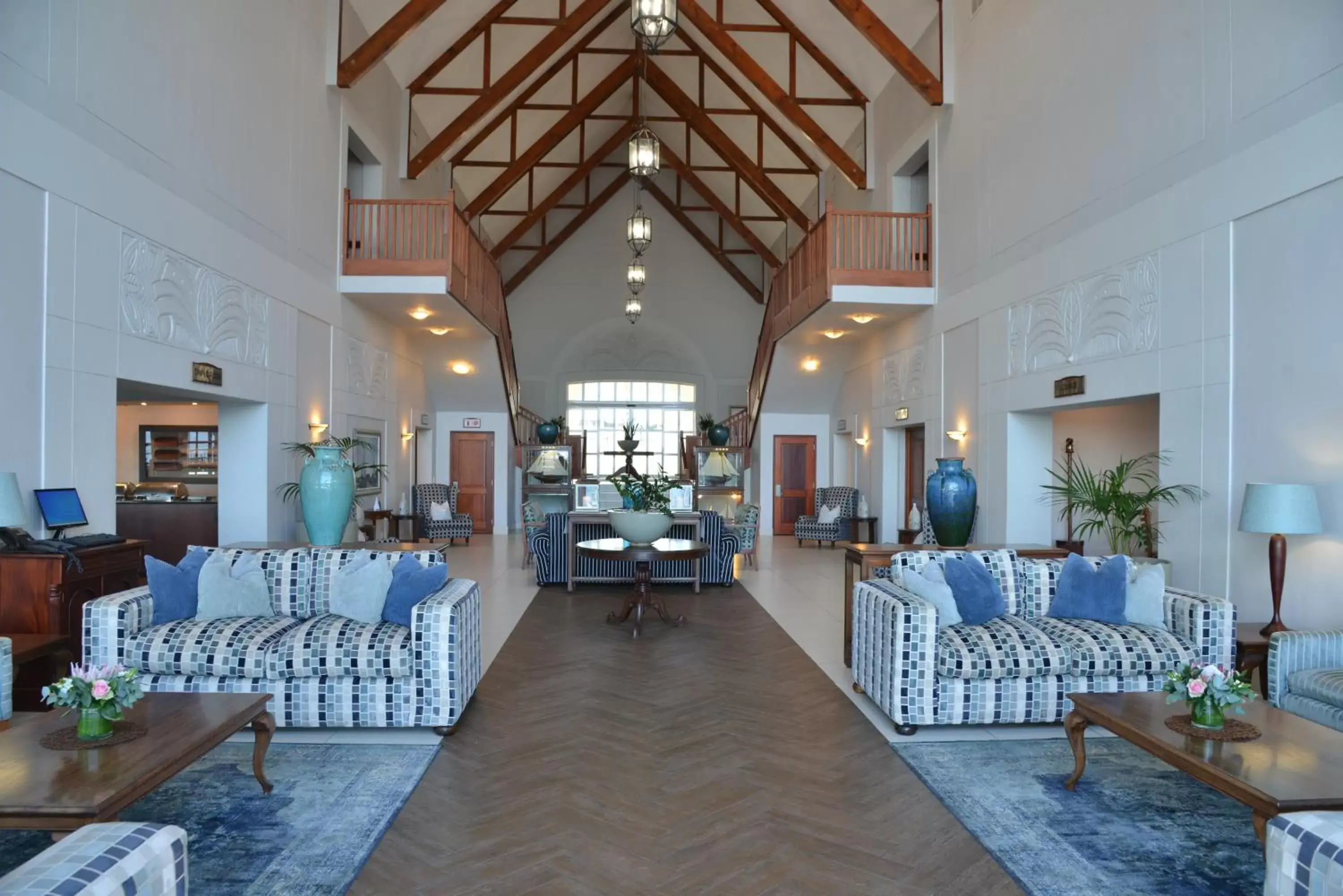 Lounge or bar in Courtyard Hotel Gqeberha Lounge or bar in Courtyard Hotel Gqeberha