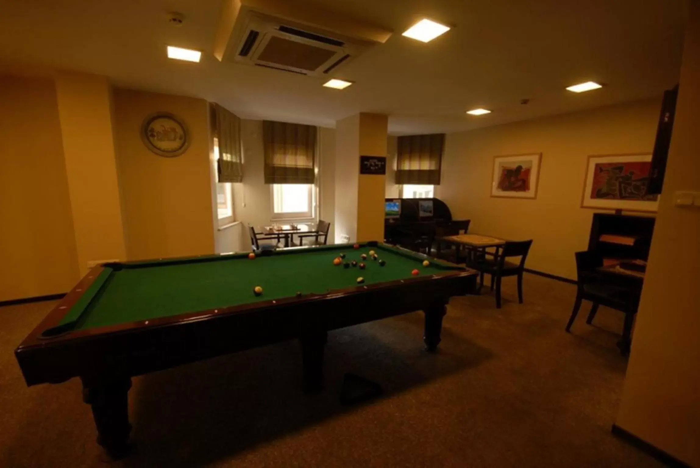 Game Room, Billiards in Çanak Hotel