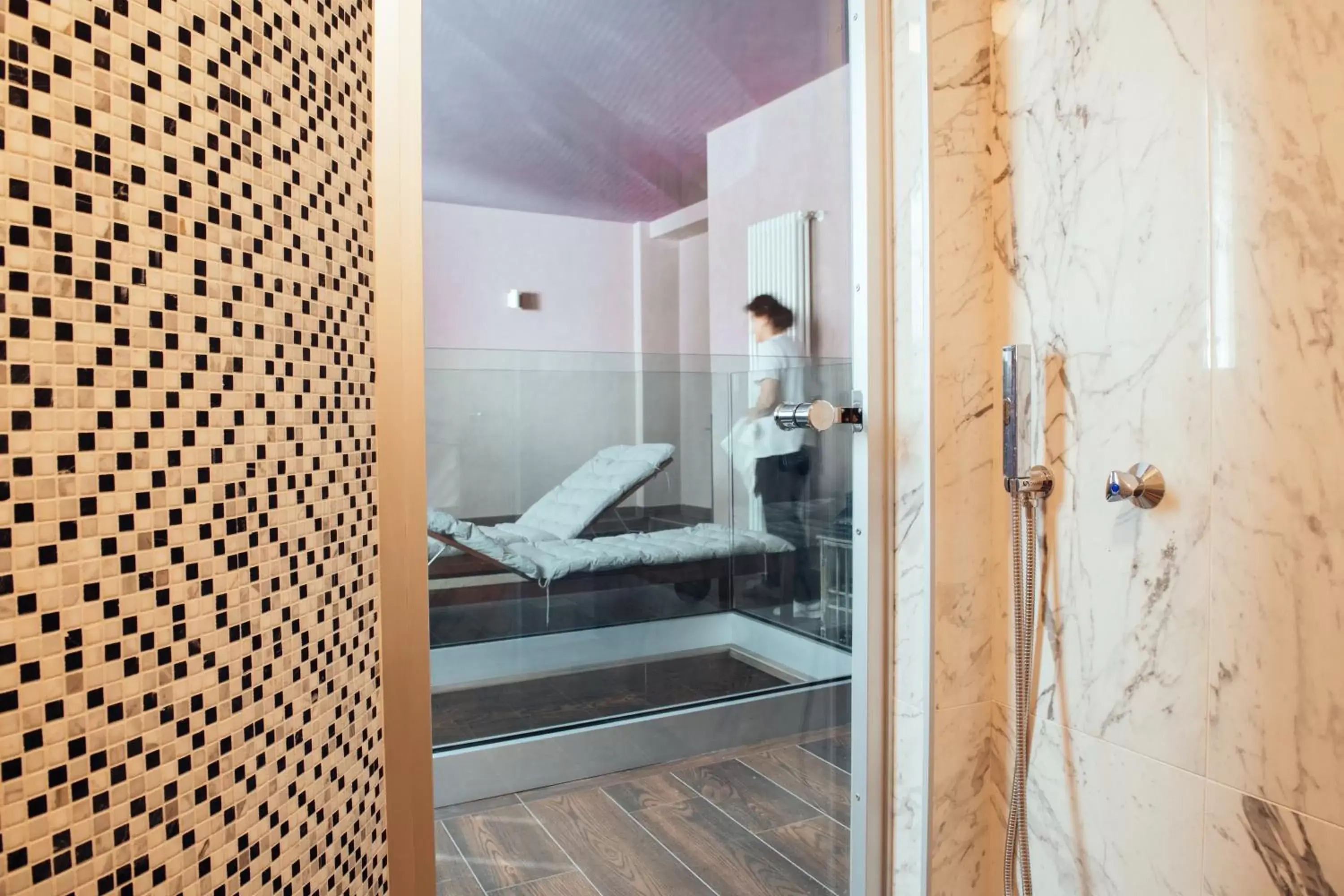 Sauna, Bathroom in Hotel Bella Napoli ristorante & spa