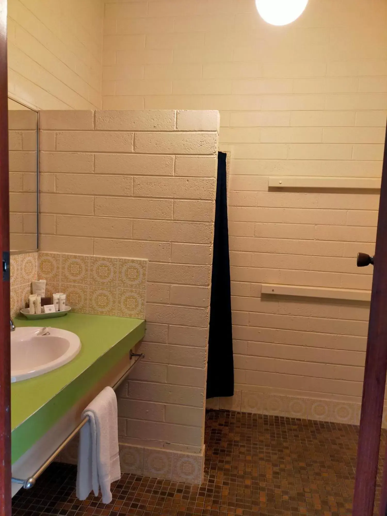 Bathroom in Bayview Motel